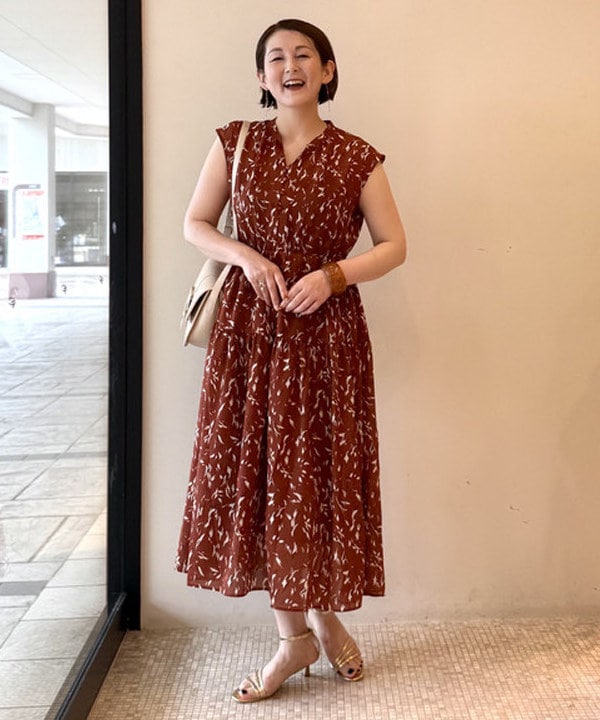 BEAMS HEARTの【秋まで使える】【洗濯機洗い可】スキッパー ティアード ワンピース 25AW フレンチスリーブ 秋色を使ったコーディネートを紹介します。｜Rakuten Fashion(楽天ファッション／旧楽天ブランドアベニュー)5987518