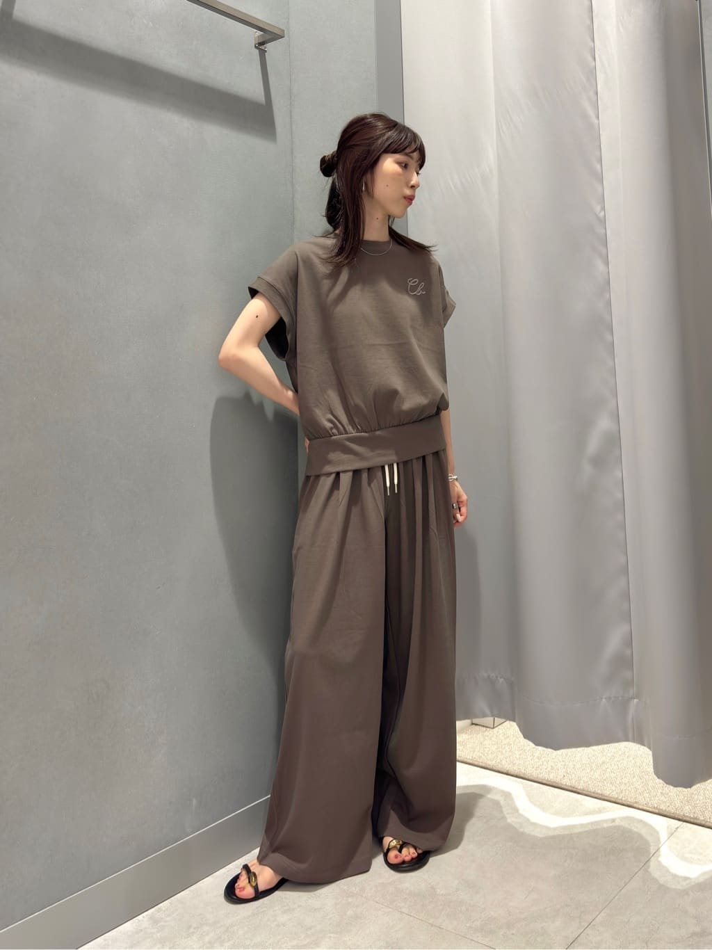 Vinのアクセントロゴ刺繍カットソーを使ったコーディネートを紹介します。｜Rakuten Fashion(楽天ファッション／旧楽天ブランドアベニュー)5987764