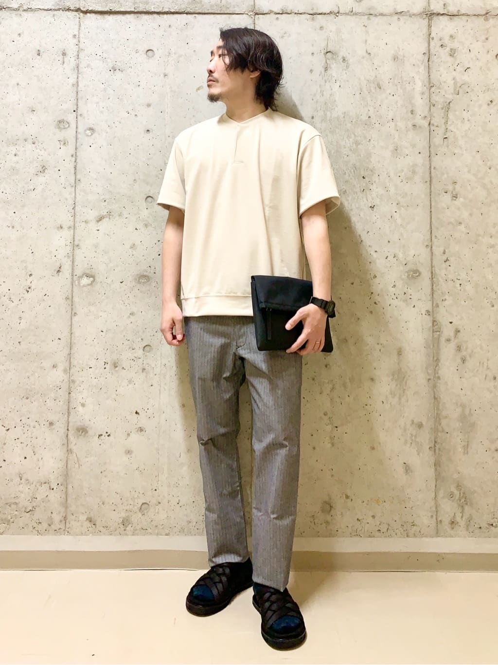 TAKEO KIKUCHIのキーネック カットソーを使ったコーディネートを紹介します。｜Rakuten Fashion(楽天ファッション／旧楽天ブランドアベニュー)5990812