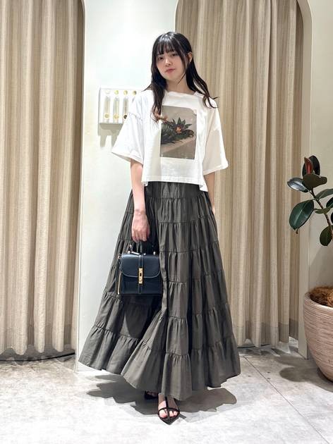 mysty womanのフラワーモチーフTシャツを使ったコーディネートを紹介します。｜Rakuten Fashion(楽天ファッション／旧楽天ブランドアベニュー)5991329