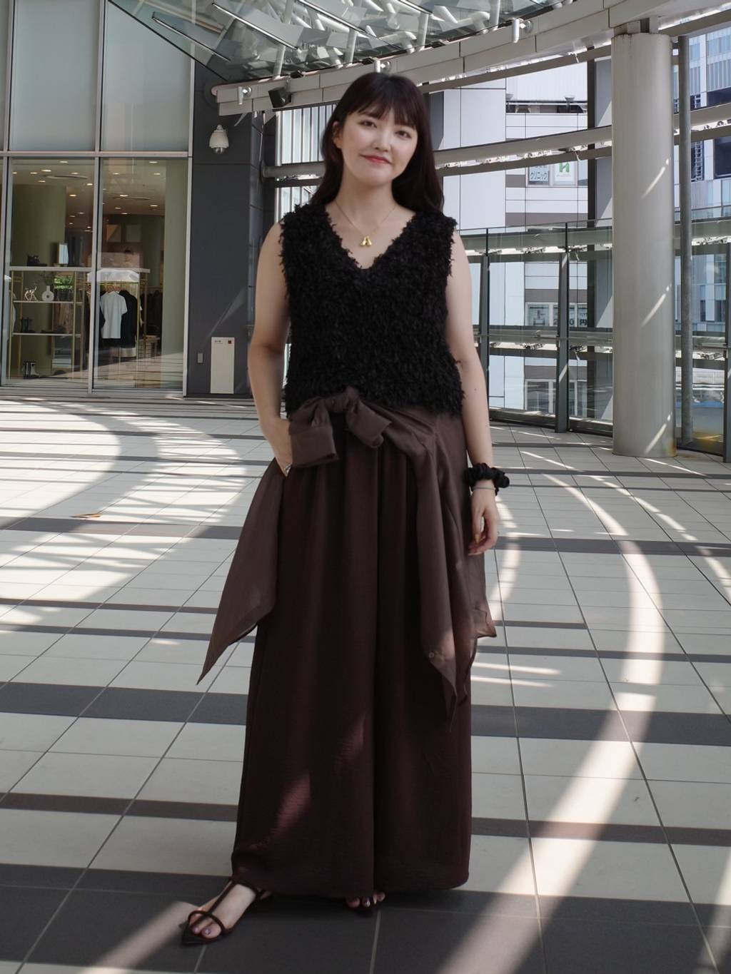 mysty womanのバックデザインシアーシャツを使ったコーディネートを紹介します。｜Rakuten Fashion(楽天ファッション／旧楽天ブランドアベニュー)5992422