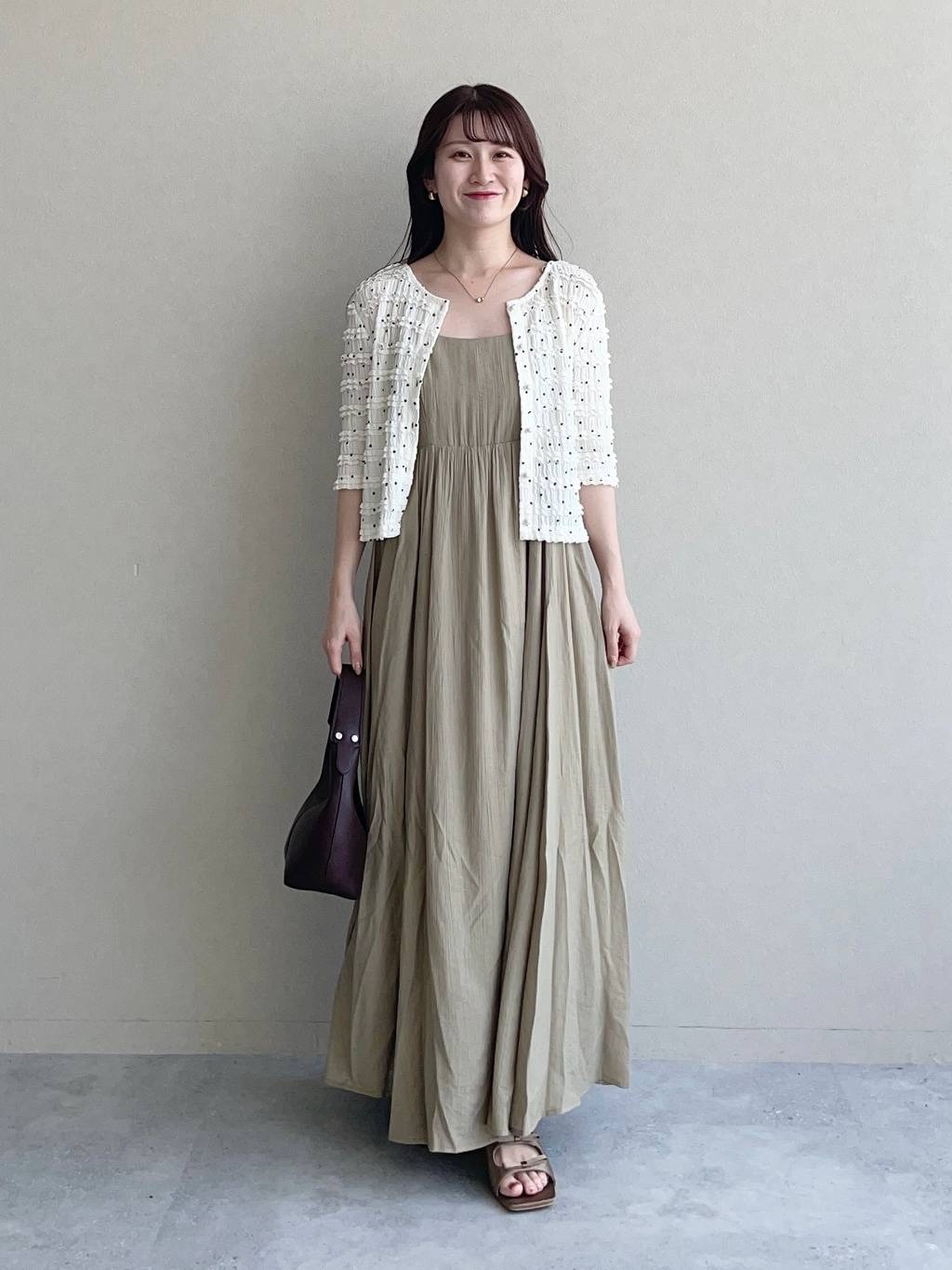 mysty womanのドット柄コンパクトカーディガンを使ったコーディネートを紹介します。｜Rakuten Fashion(楽天ファッション／旧楽天ブランドアベニュー)5992299