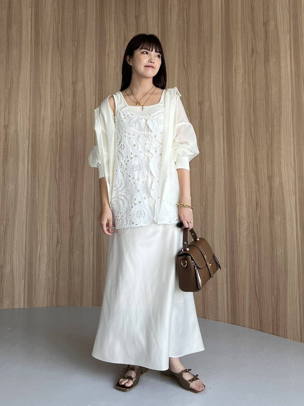 mysty womanのバックデザインシアーシャツを使ったコーディネートを紹介します。｜Rakuten Fashion(楽天ファッション／旧楽天ブランドアベニュー)5992423