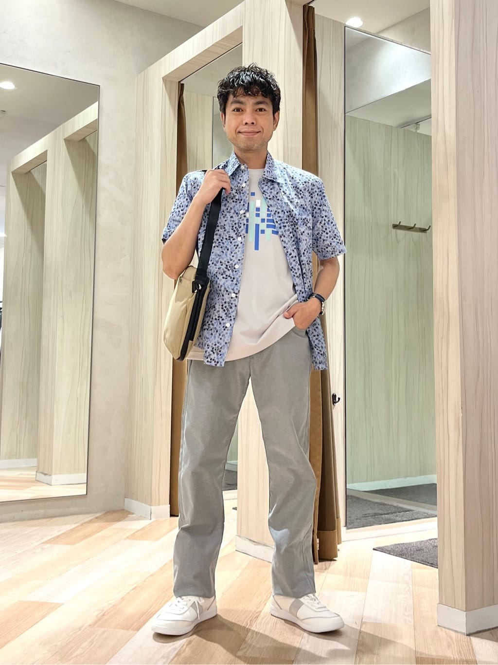 TAKEO KIKUCHIのモザイクロゴ ポンチTシャツを使ったコーディネートを紹介します。｜Rakuten Fashion(楽天ファッション／旧楽天ブランドアベニュー)5994353