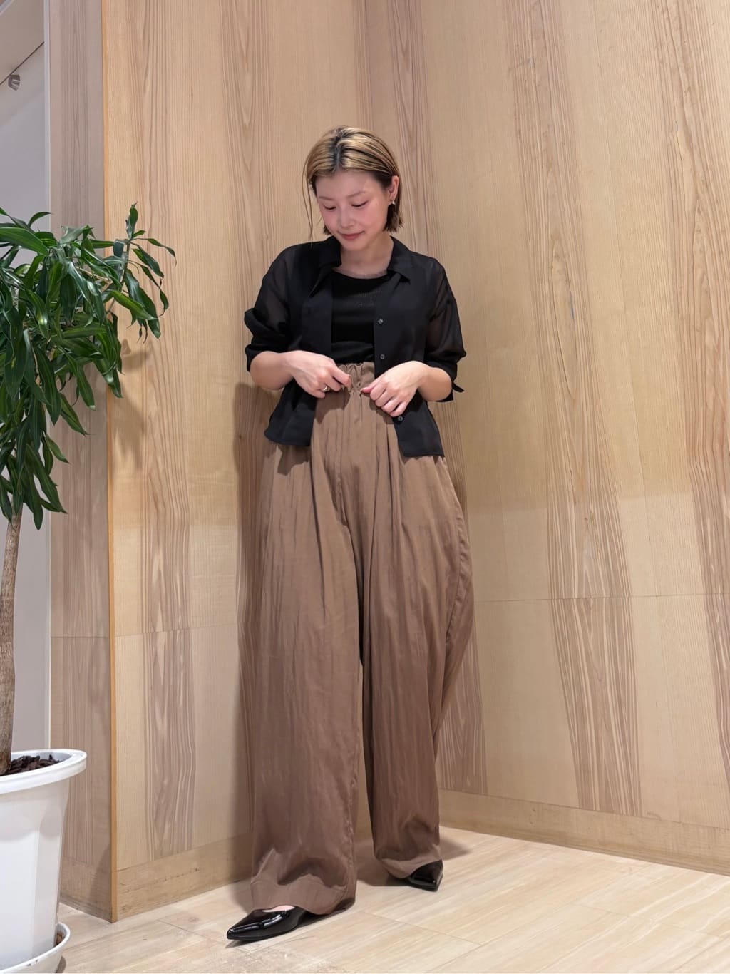 Vinのシャーリングワイドパンツを使ったコーディネートを紹介します。｜Rakuten Fashion(楽天ファッション／旧楽天ブランドアベニュー)5996364