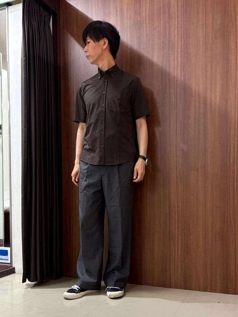 TAKEO KIKUCHIの【COOL CITY WEAR】ストライプジャージ ボタンダウンシャツ /接触冷感を使ったコーディネートを紹介します。｜Rakuten Fashion(楽天ファッション／旧楽天ブランドアベニュー)5997991