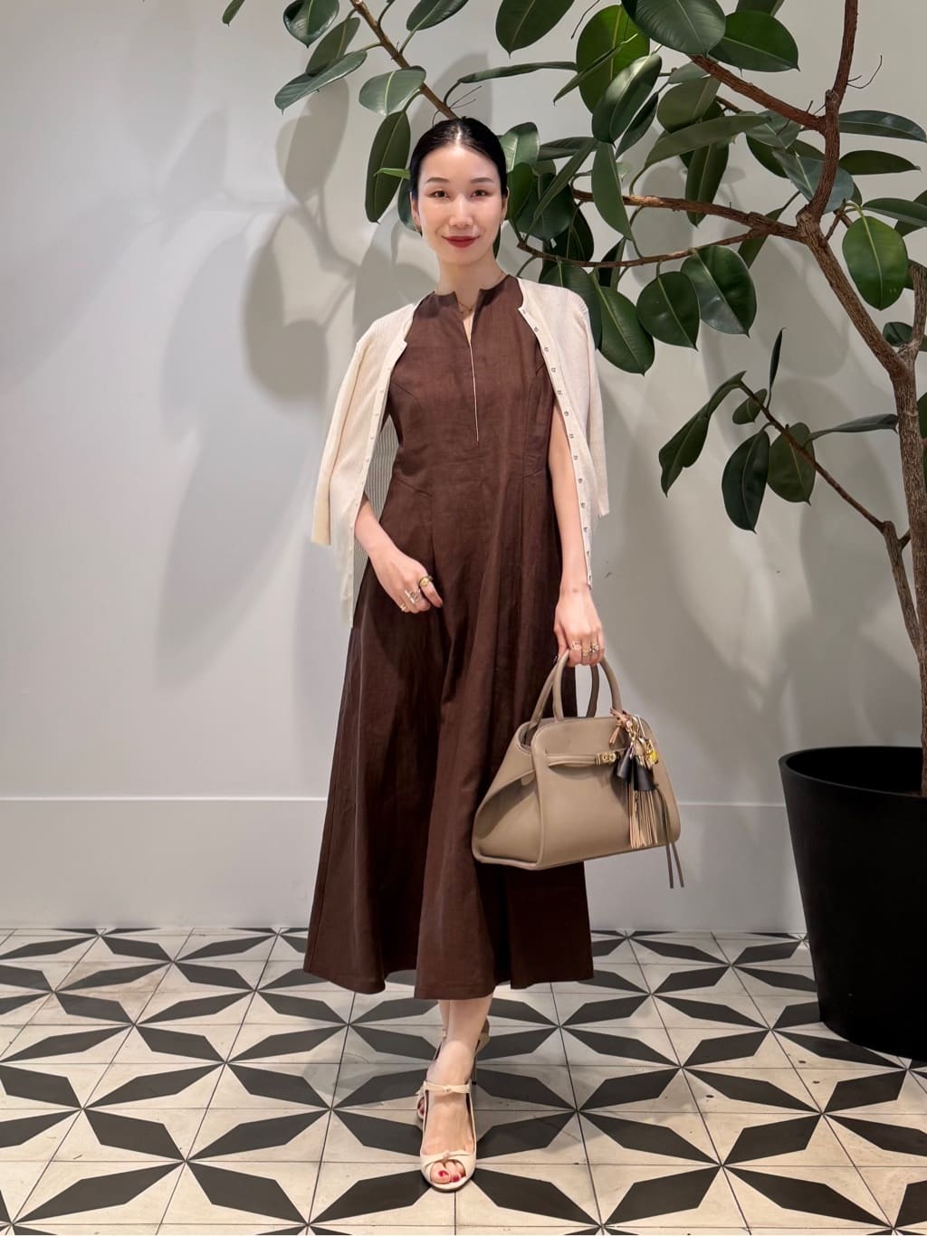 MINAMI　美品✨️トゥモローランド スムースリネン キーネックフレア TOMORROWLAND | スムースリネン キーネックフレアワンピース | Rakuten