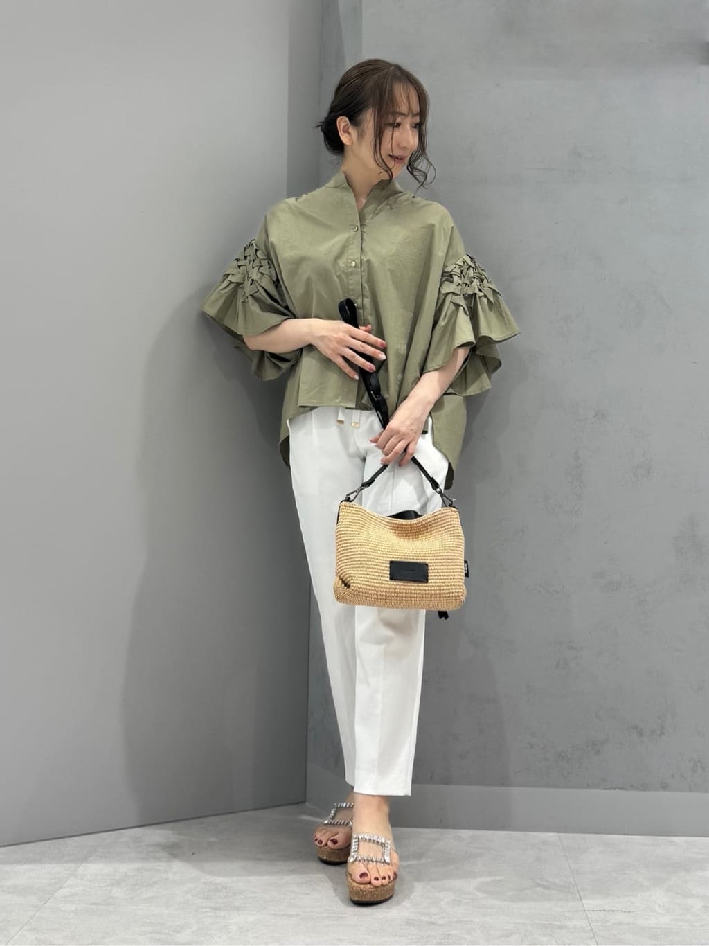 Vinのリネンミックステーパードパンツを使ったコーディネートを紹介します。｜Rakuten Fashion(楽天ファッション／旧楽天ブランドアベニュー)6002942