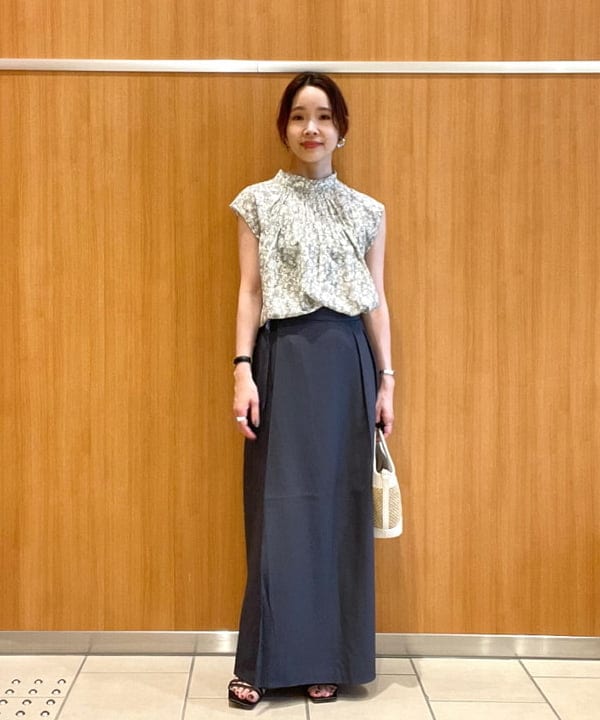 BEAMS HEARTのネック フリル シャーリング ブラウスを使ったコーディネートを紹介します。｜Rakuten Fashion(楽天ファッション／旧楽天ブランドアベニュー)6006245