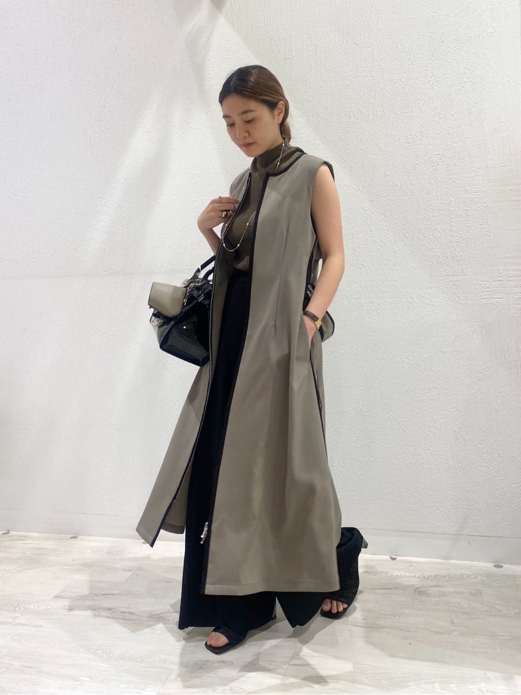 Vinのセミハイネックラメニットを使ったコーディネートを紹介します。｜Rakuten Fashion(楽天ファッション／旧楽天ブランドアベニュー)6006846