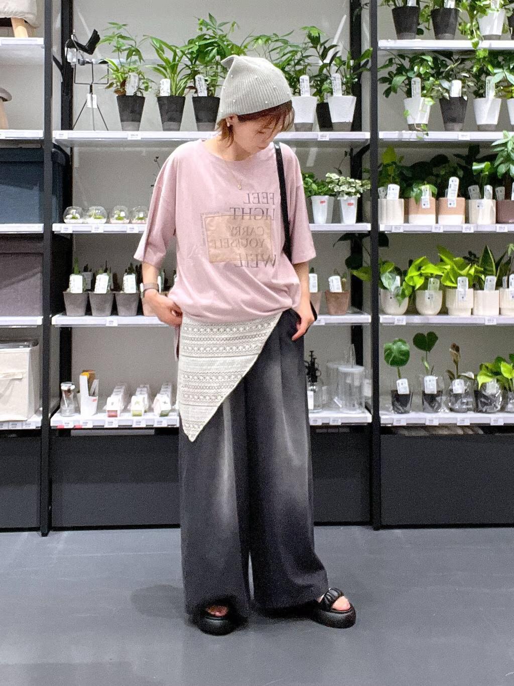 LAKOLEのオーガンジープリントTを使ったコーディネートを紹介します。｜Rakuten Fashion(楽天ファッション／旧楽天ブランドアベニュー)6008115