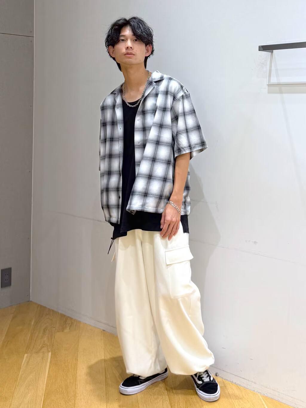 LAKOLEの裾ドロスト半袖シャツを使ったコーディネートを紹介します。｜Rakuten Fashion(楽天ファッション／旧楽天ブランドアベニュー)6008074