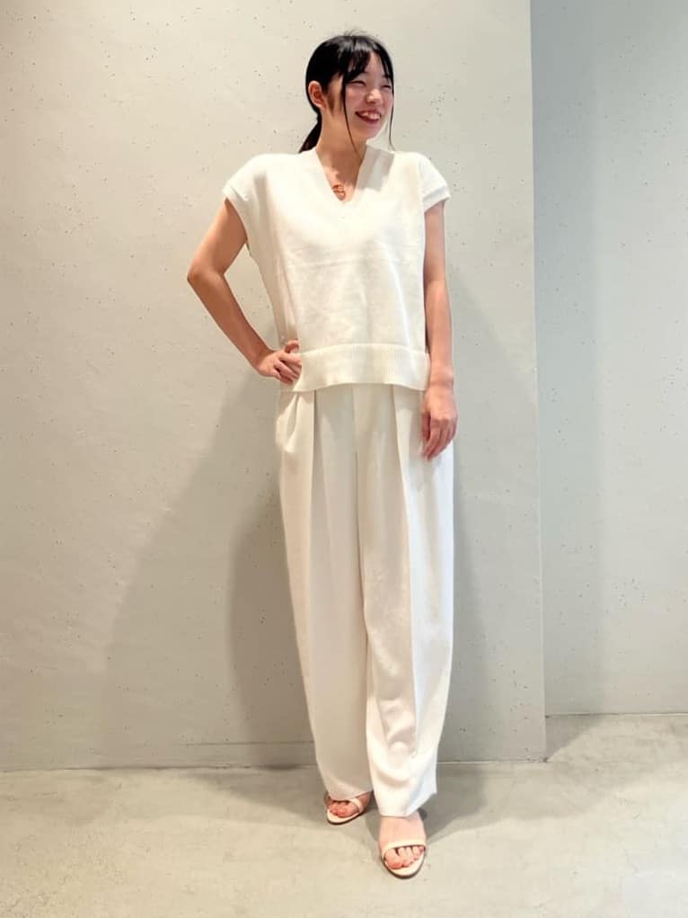 1er Arrondissementのバックレースコットンプルオーバーを使ったコーディネートを紹介します。｜Rakuten Fashion(楽天ファッション／旧楽天ブランドアベニュー)6008622