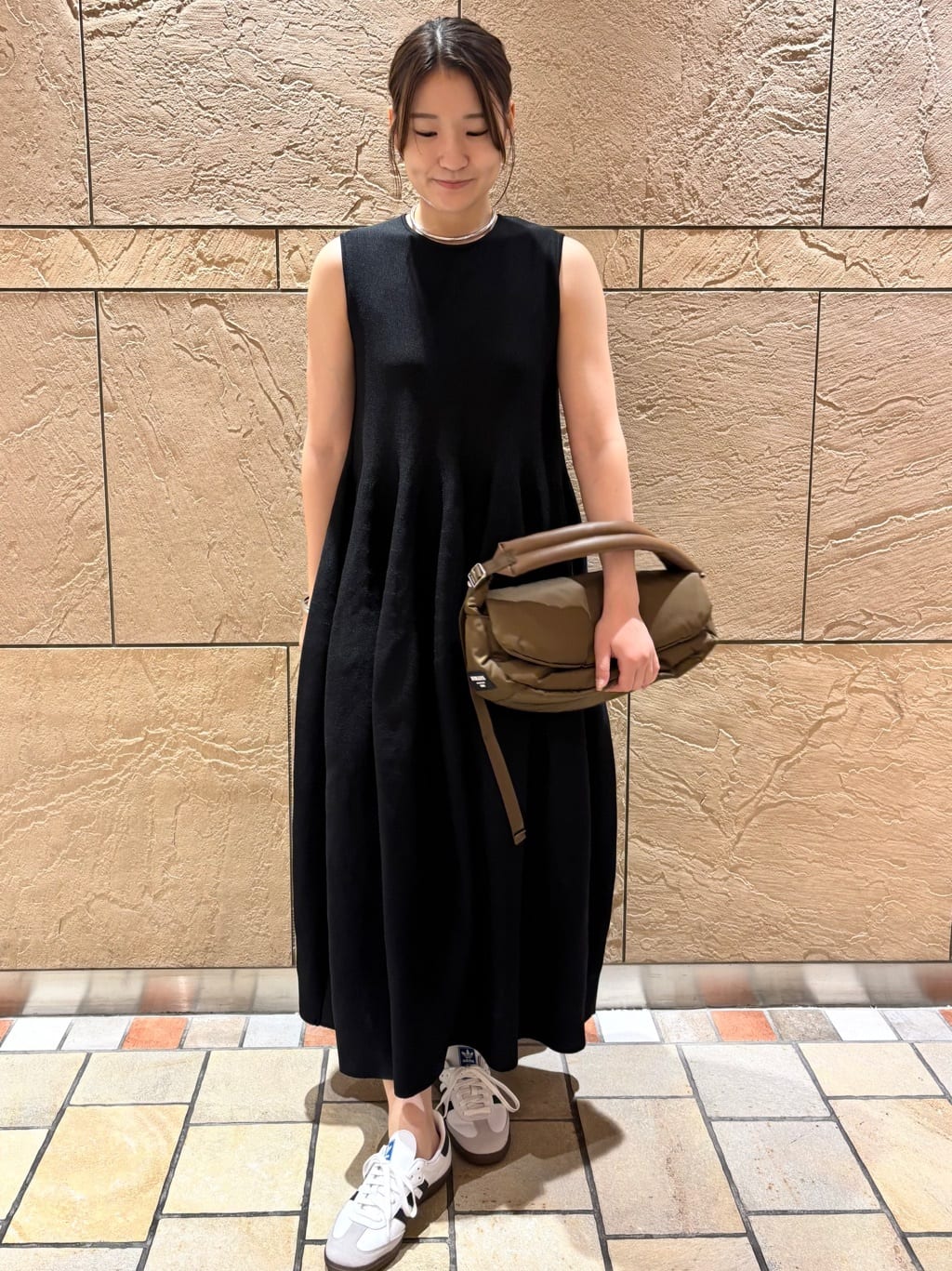 1er Arrondissementのフォルムニットワンピースを使ったコーディネートを紹介します。｜Rakuten Fashion(楽天ファッション／旧楽天ブランドアベニュー)6013714