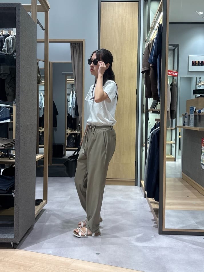 TAKEO KIKUCHIの【COOL CITY WEAR】エアートール パンツ /接触冷感・通気性を使ったコーディネートを紹介します。｜Rakuten Fashion(楽天ファッション／旧楽天ブランドアベニュー)6021100