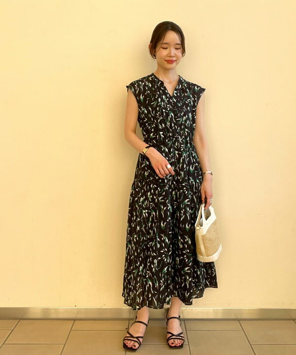 BEAMS HEARTの【秋まで使える】【洗濯機洗い可】スキッパー ティアード ワンピース 25AW フレンチスリーブ 秋色を使ったコーディネートを紹介します。｜Rakuten Fashion(楽天ファッション／旧楽天ブランドアベニュー)6021830