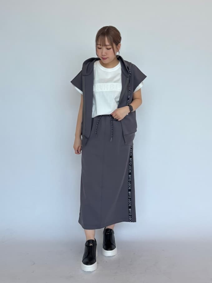 Vinのロゴラインボンディングスカートを使ったコーディネートを紹介します。｜Rakuten Fashion(楽天ファッション／旧楽天ブランドアベニュー)6023591