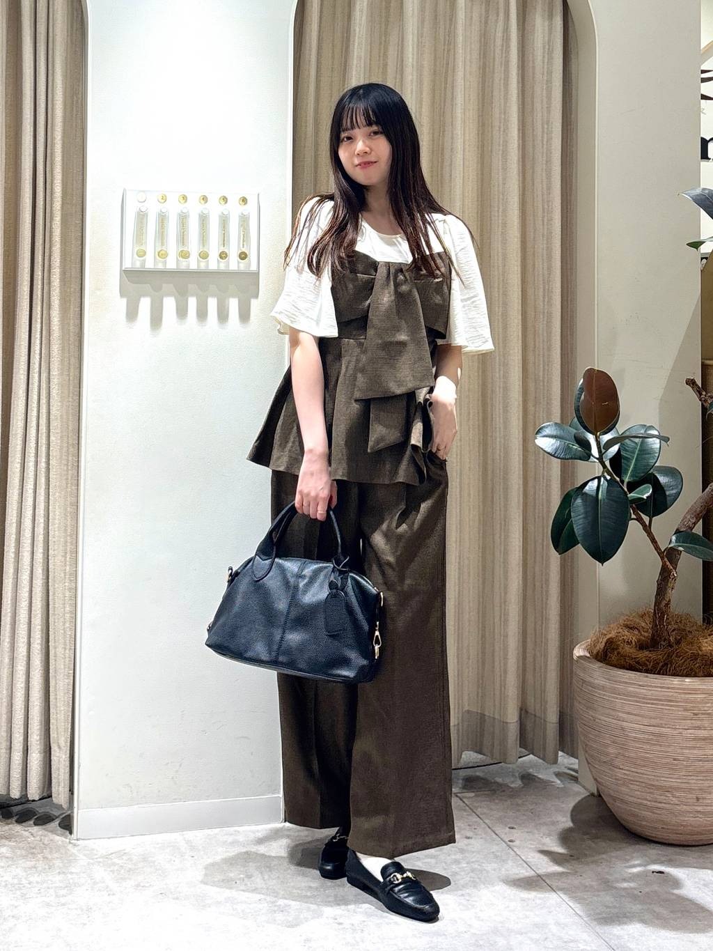 mysty womanのミドルボストンBAGを使ったコーディネートを紹介します。｜Rakuten Fashion(楽天ファッション／旧楽天ブランドアベニュー)6023781