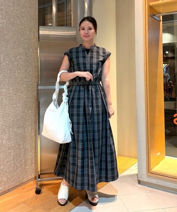 BEAMS HEARTの【秋まで使える】【洗濯機洗い可】ギンガムチェック スキッパー フレアワンピース 25AW フレンチスリーブ 秋色を使ったコーディネートを紹介します。｜Rakuten Fashion(楽天ファッション／旧楽天ブランドアベニュー)6027992