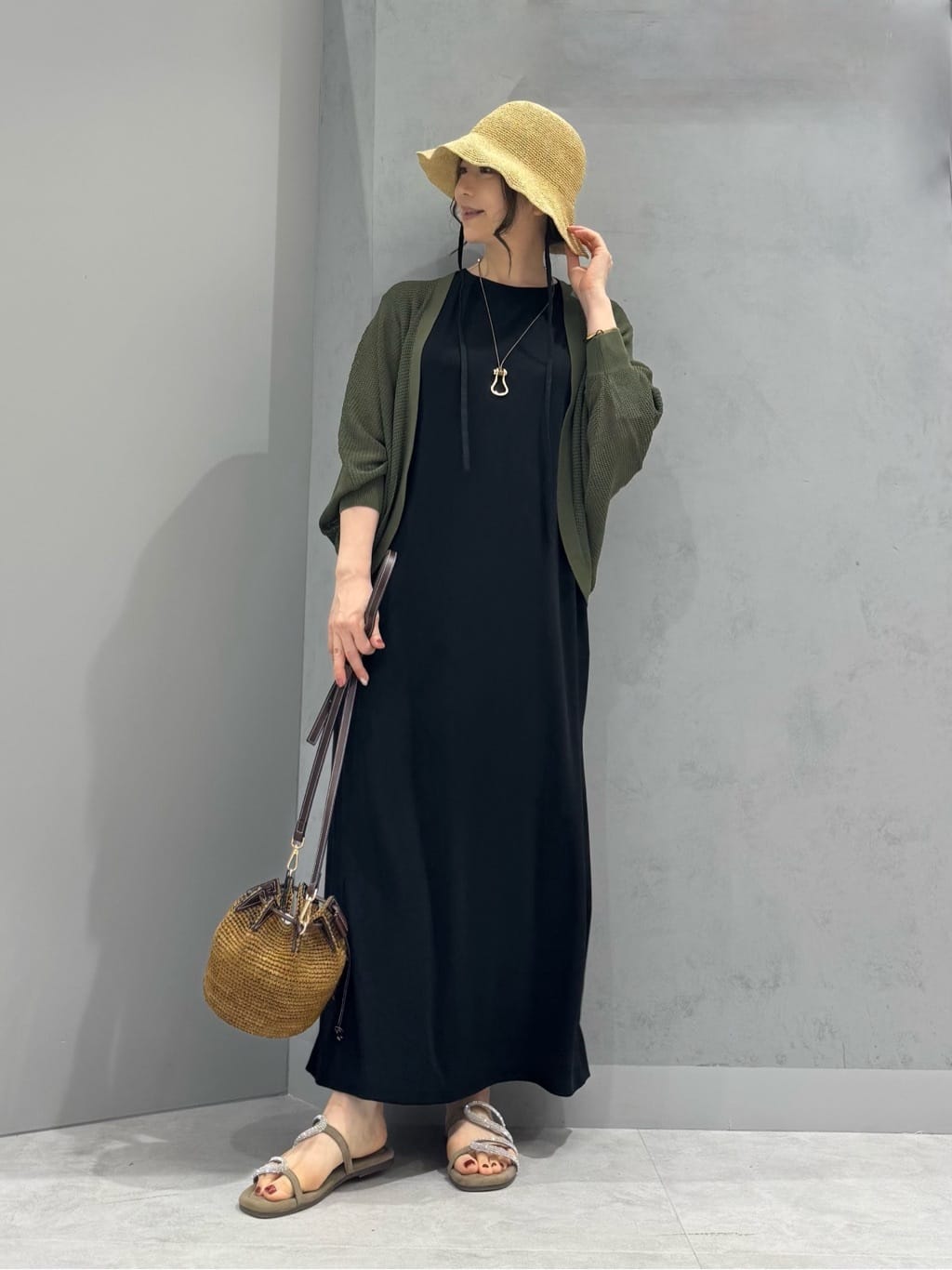 LASUDのバックベルトノースリーブリブワンピースを使ったコーディネートを紹介します。｜Rakuten Fashion(楽天ファッション／旧楽天ブランドアベニュー)6030297