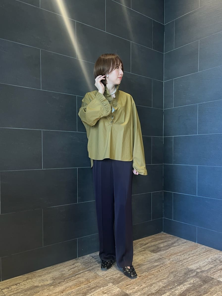 LOEFF スキッパー ノースリーブ ブラウス LOEFF（ロエフ）の「＜LOEFF（ロエフ）＞ スタンドカラー スキッパー