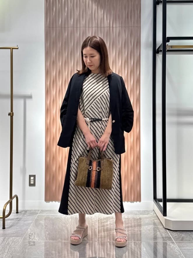 Vinのギャザースリーブテーラーカラージャケットを使ったコーディネートを紹介します。｜Rakuten Fashion(楽天ファッション／旧楽天ブランドアベニュー)6030572