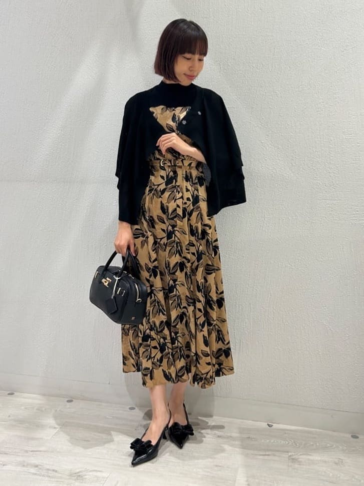 Vinのケープシルエットカーディガンを使ったコーディネートを紹介します。｜Rakuten Fashion(楽天ファッション／旧楽天ブランドアベニュー)6030649