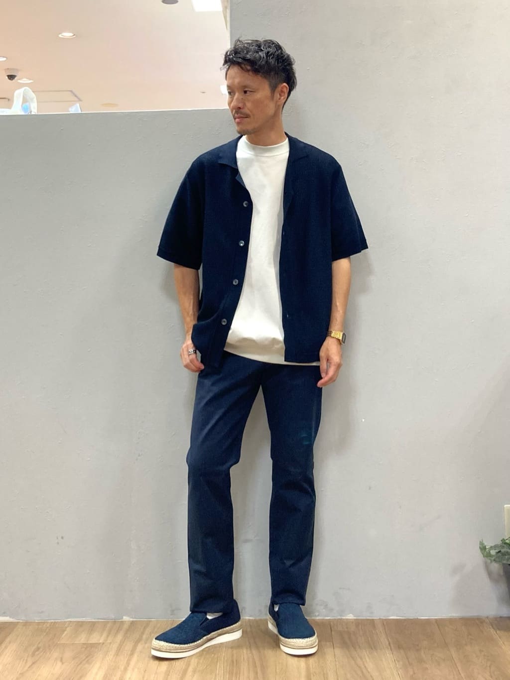 TAKEO KIKUCHIのニットシャツ カーディガンを使ったコーディネートを紹介します。｜Rakuten Fashion(楽天ファッション／旧楽天ブランドアベニュー)6032049