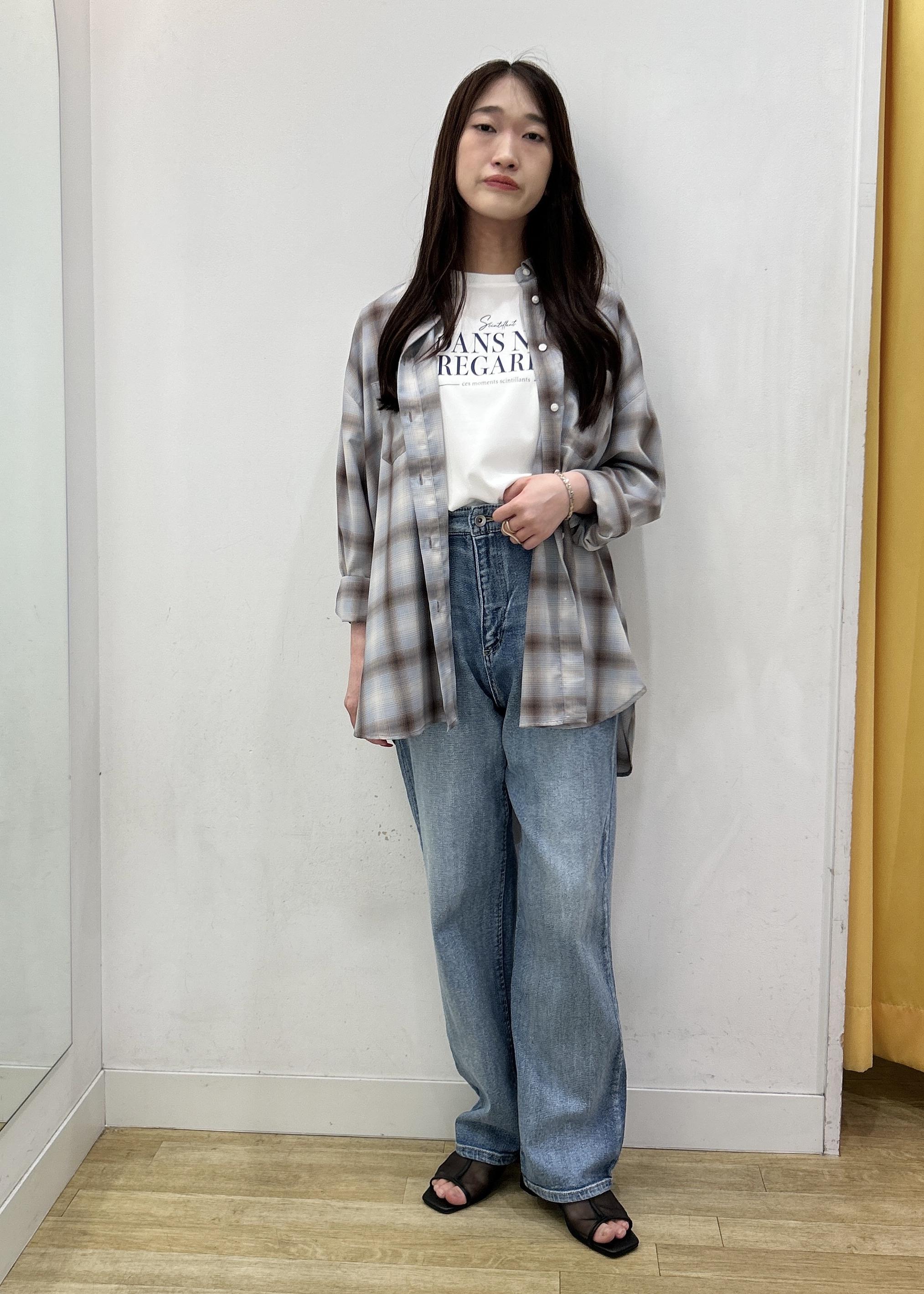 ROPE' PICNICの【ウエスト革命デニム】ウエストシェイプハイライズマムジーンズを使ったコーディネートを紹介します。｜Rakuten Fashion(楽天ファッション／旧楽天ブランドアベニュー)6052981