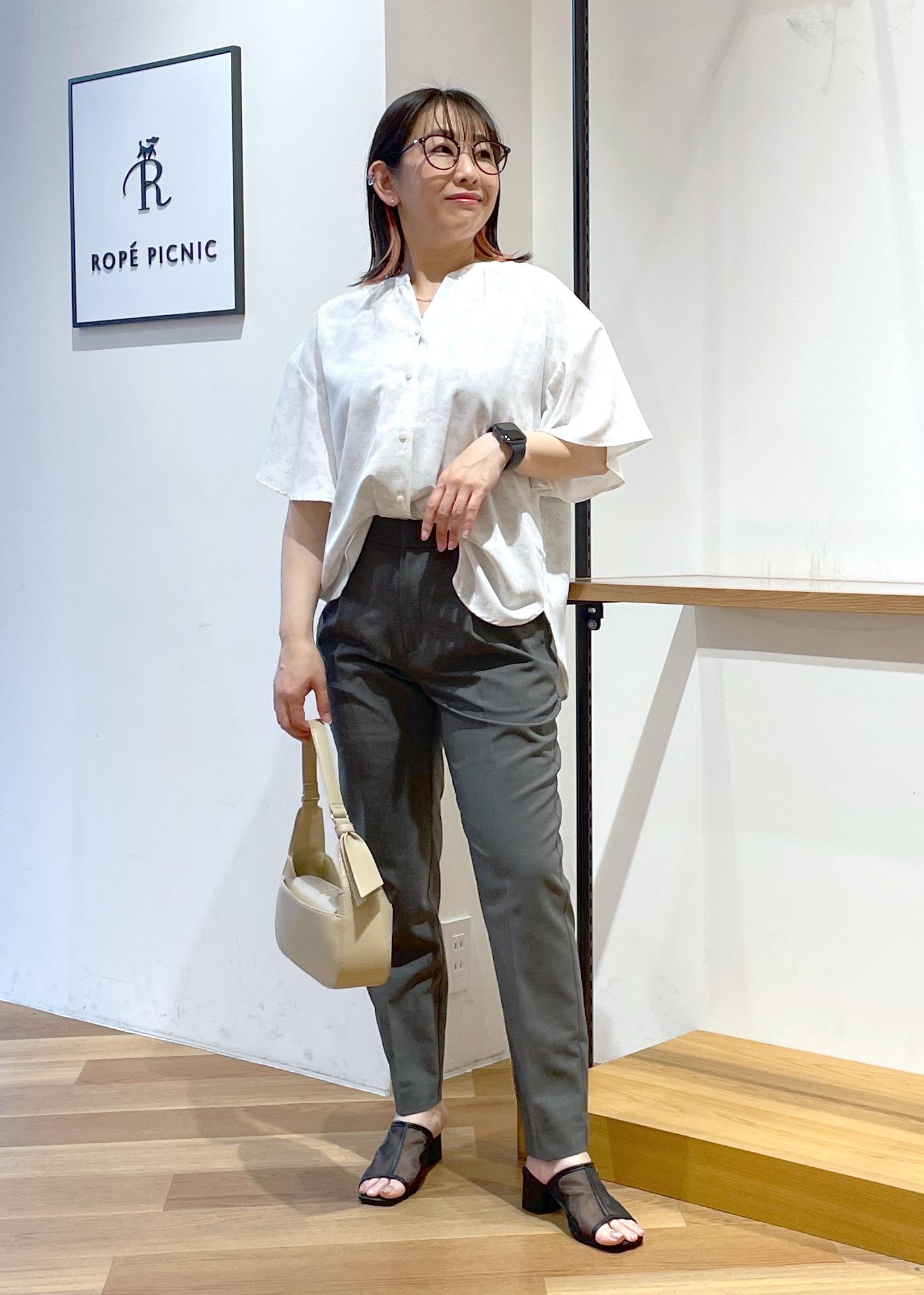 ROPE' PICNICのフレンチスキッパーブラウスを使ったコーディネートを紹介します。｜Rakuten Fashion(楽天ファッション／旧楽天ブランドアベニュー)6053429