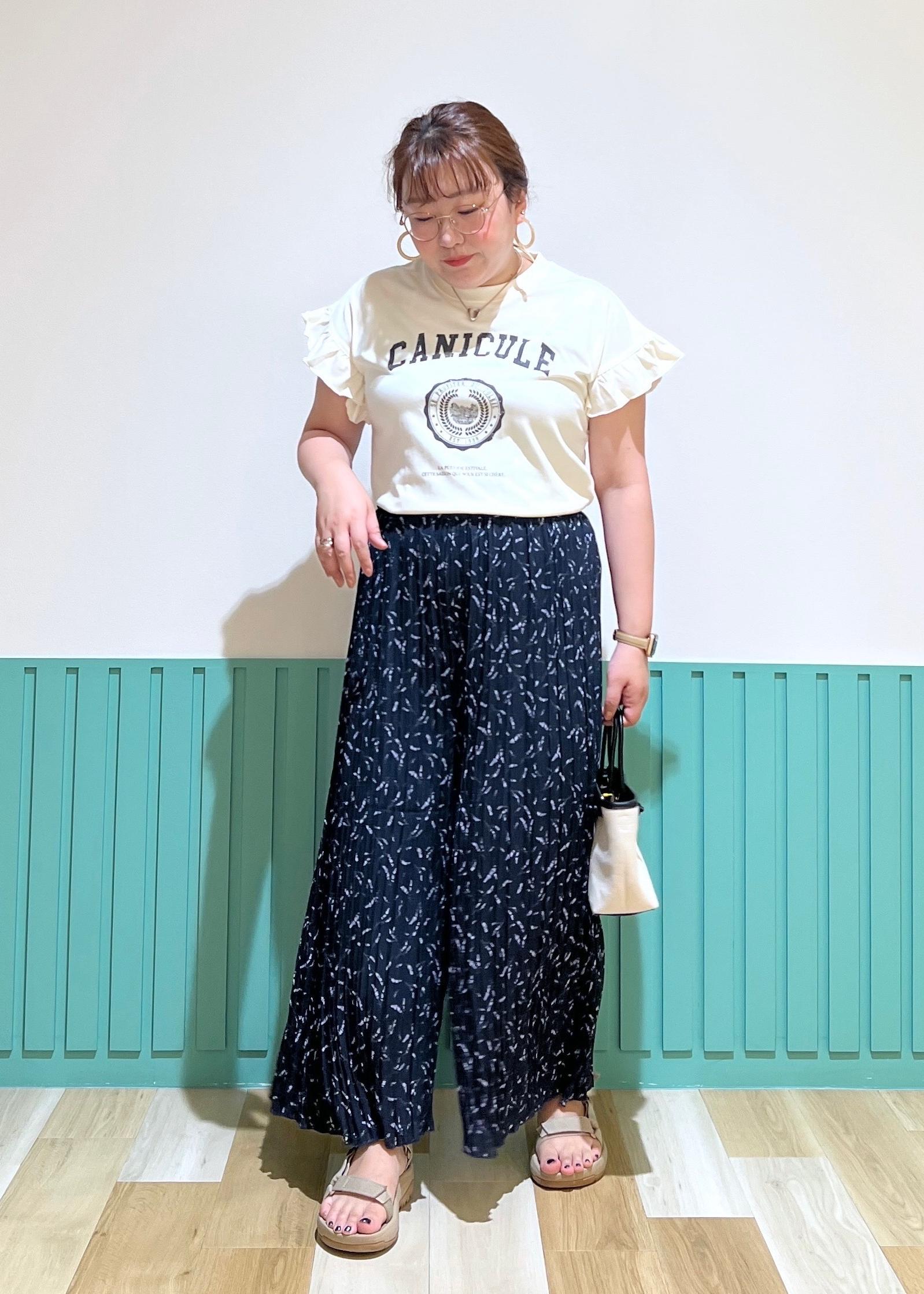 ROPE' PICNICの袖フリルカレッジロゴTシャツを使ったコーディネートを紹介します。｜Rakuten Fashion(楽天ファッション／旧楽天ブランドアベニュー)6053430