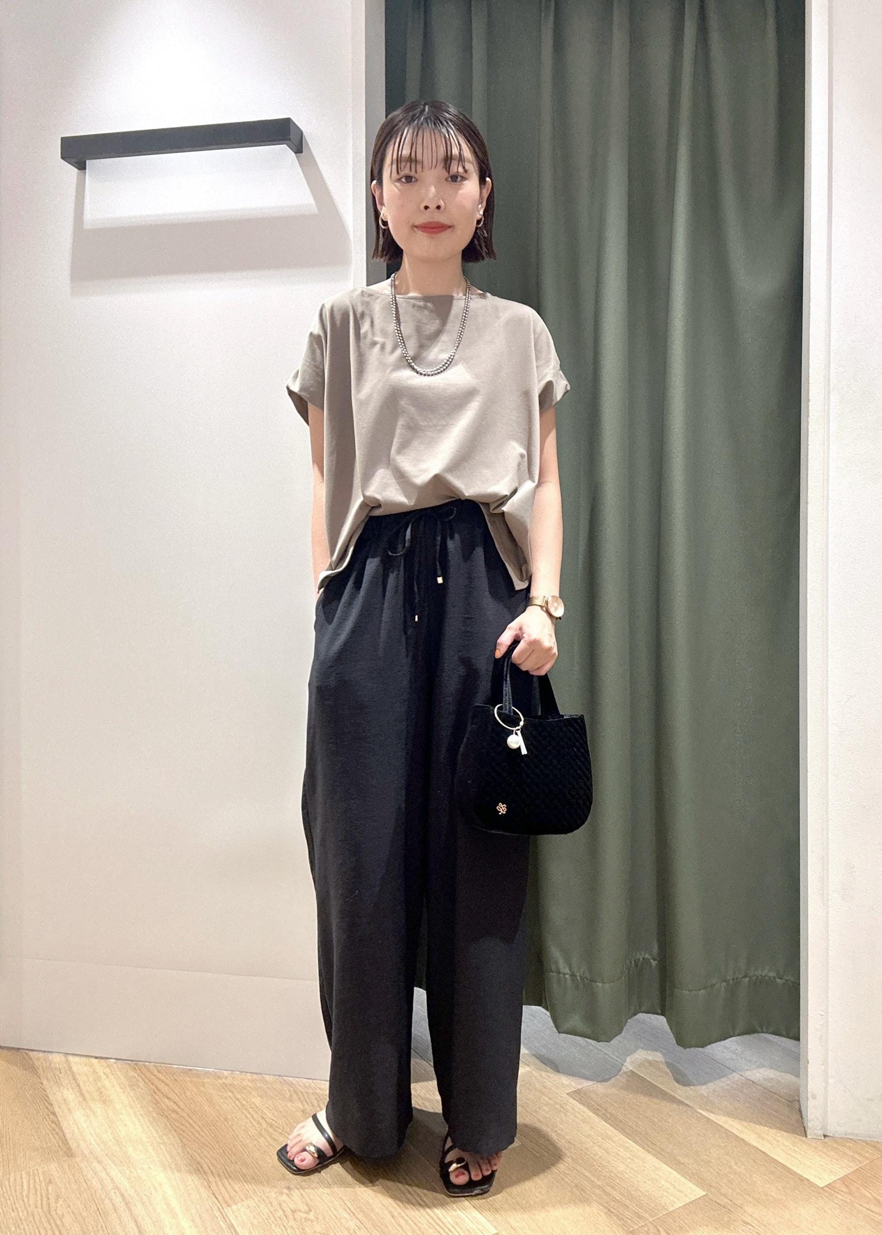 ROPE' PICNICのマルチファンクション二の腕すっきり見えカットトップスを使ったコーディネートを紹介します。｜Rakuten Fashion(楽天ファッション／旧楽天ブランドアベニュー)6116593