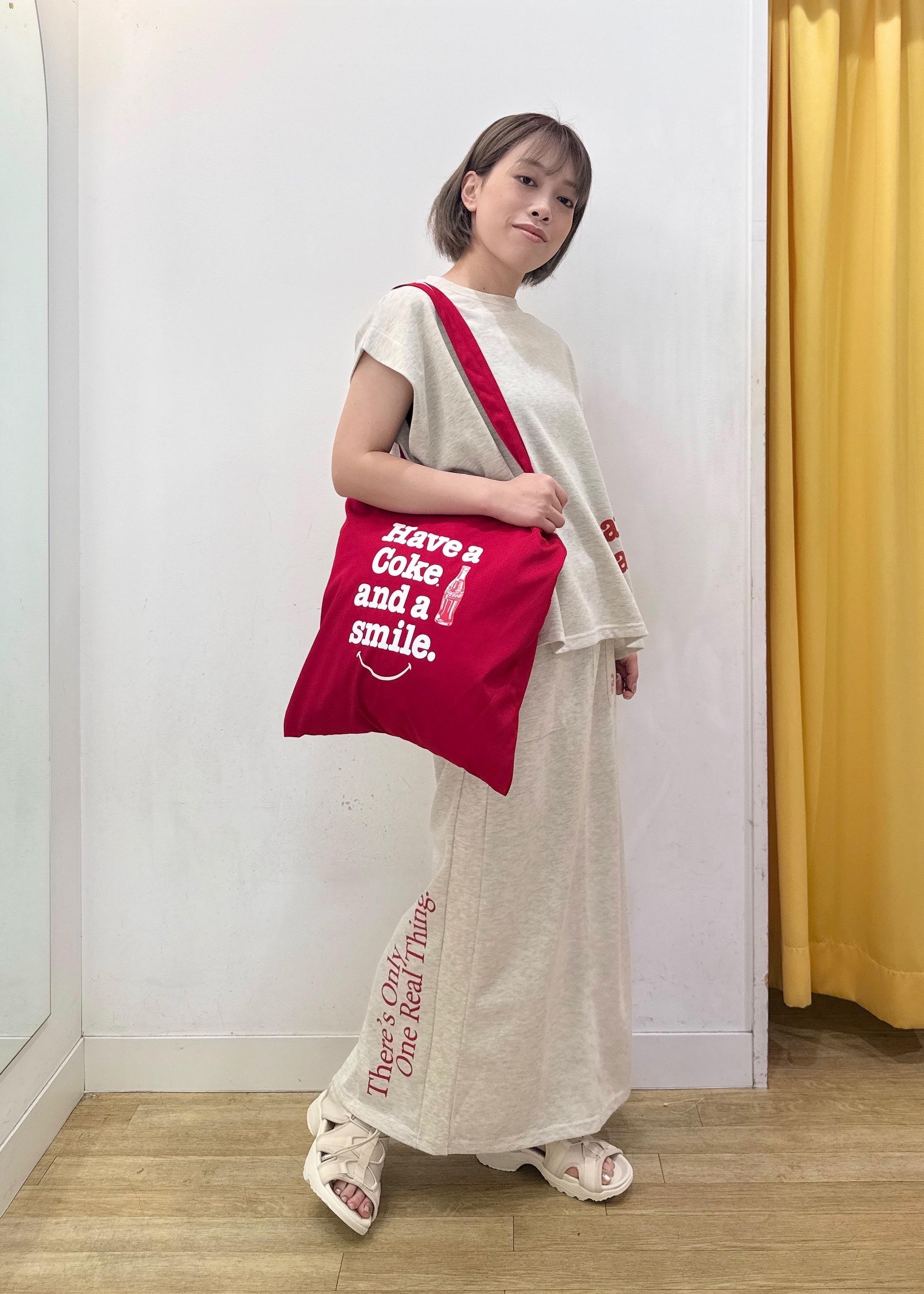 ROPE' PICNICの【Coca-Cola】【汗染み加工・セットアップ対応】ラメ入りミニ裏毛フレンチスリーブTシャツを使ったコーディネートを紹介します。｜Rakuten Fashion(楽天ファッション／旧楽天ブランドアベニュー)6117125