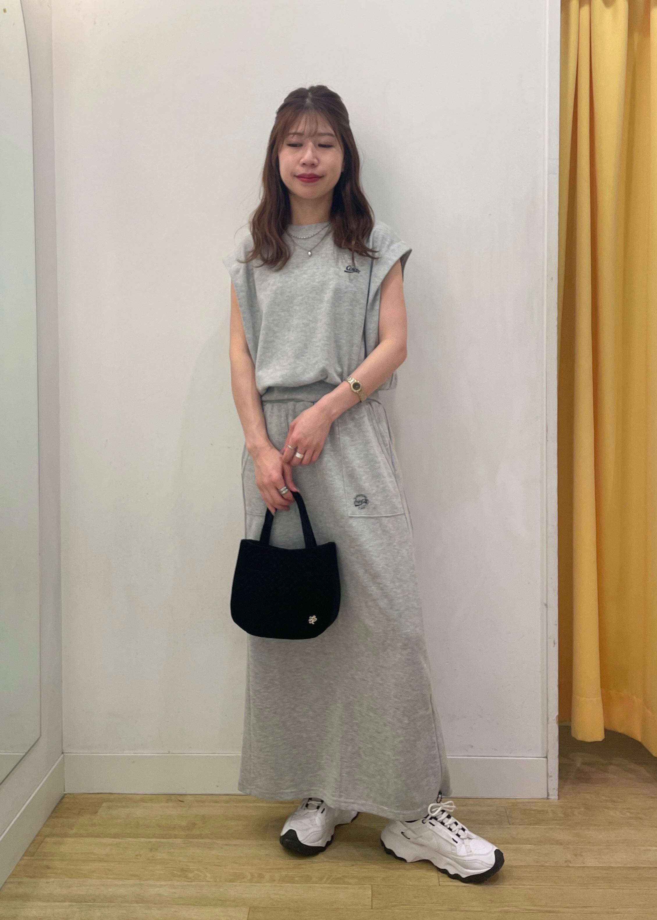 ROPE' PICNICの【Coca-Cola】【汗染み加工・セットアップ対応】ラメ入りミニ裏毛フレンチスリーブTシャツを使ったコーディネートを紹介します。｜Rakuten Fashion(楽天ファッション／旧楽天ブランドアベニュー)6117108