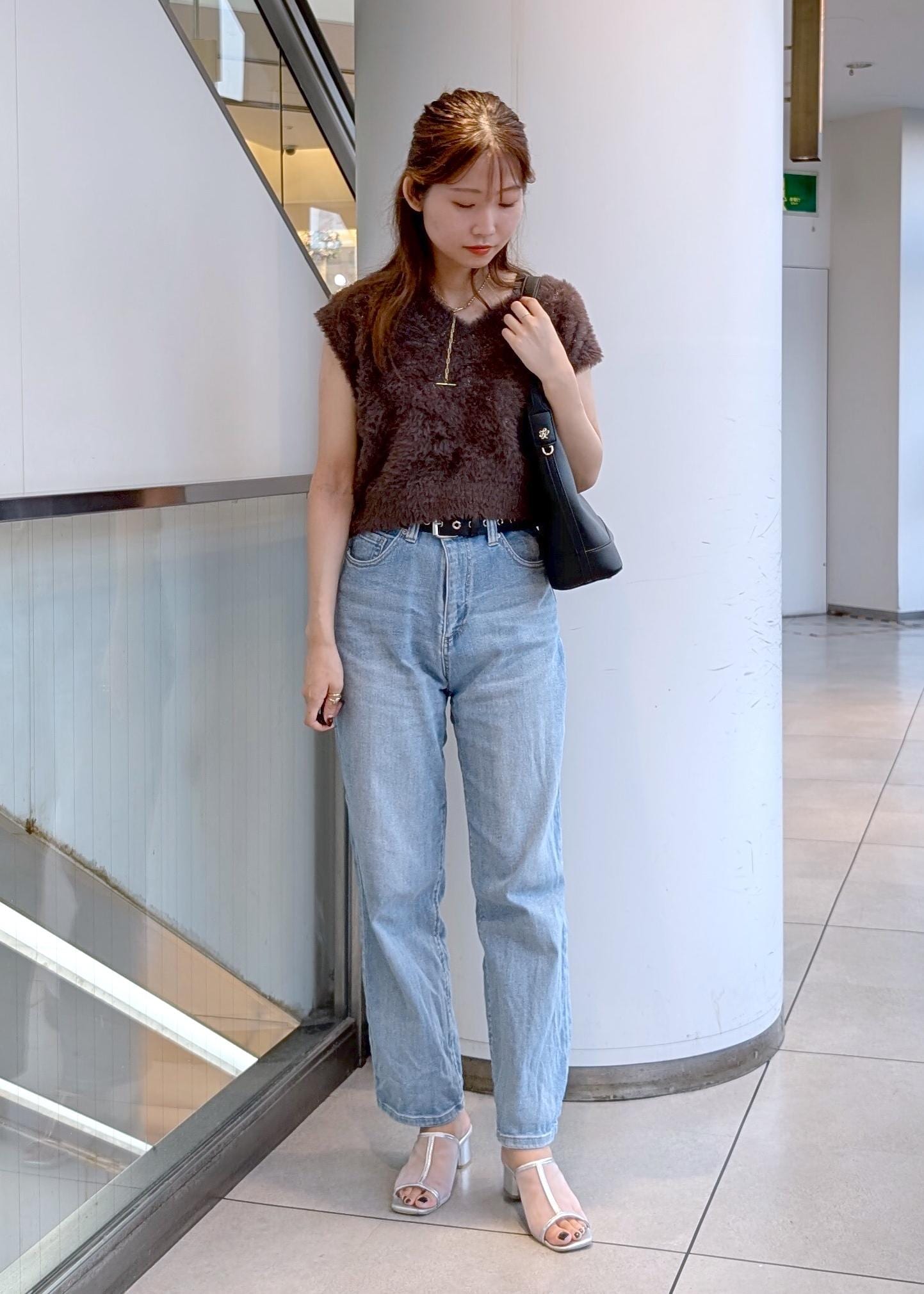 ROPE' PICNICのショートフェザーニットベストを使ったコーディネートを紹介します。｜Rakuten Fashion(楽天ファッション／旧楽天ブランドアベニュー)6117112