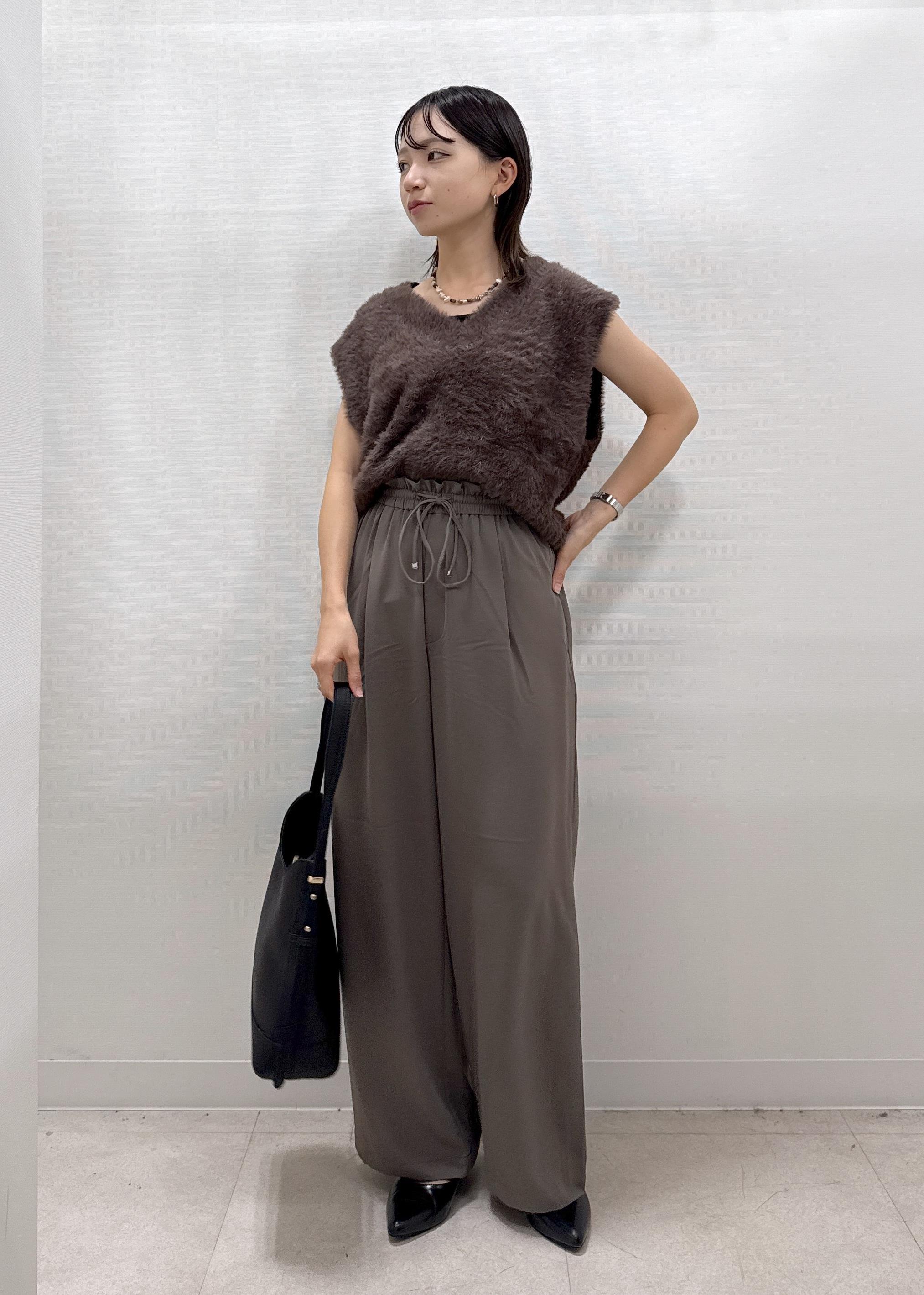 ROPE' PICNICのショートフェザーニットベストを使ったコーディネートを紹介します。｜Rakuten Fashion(楽天ファッション／旧楽天ブランドアベニュー)6117140