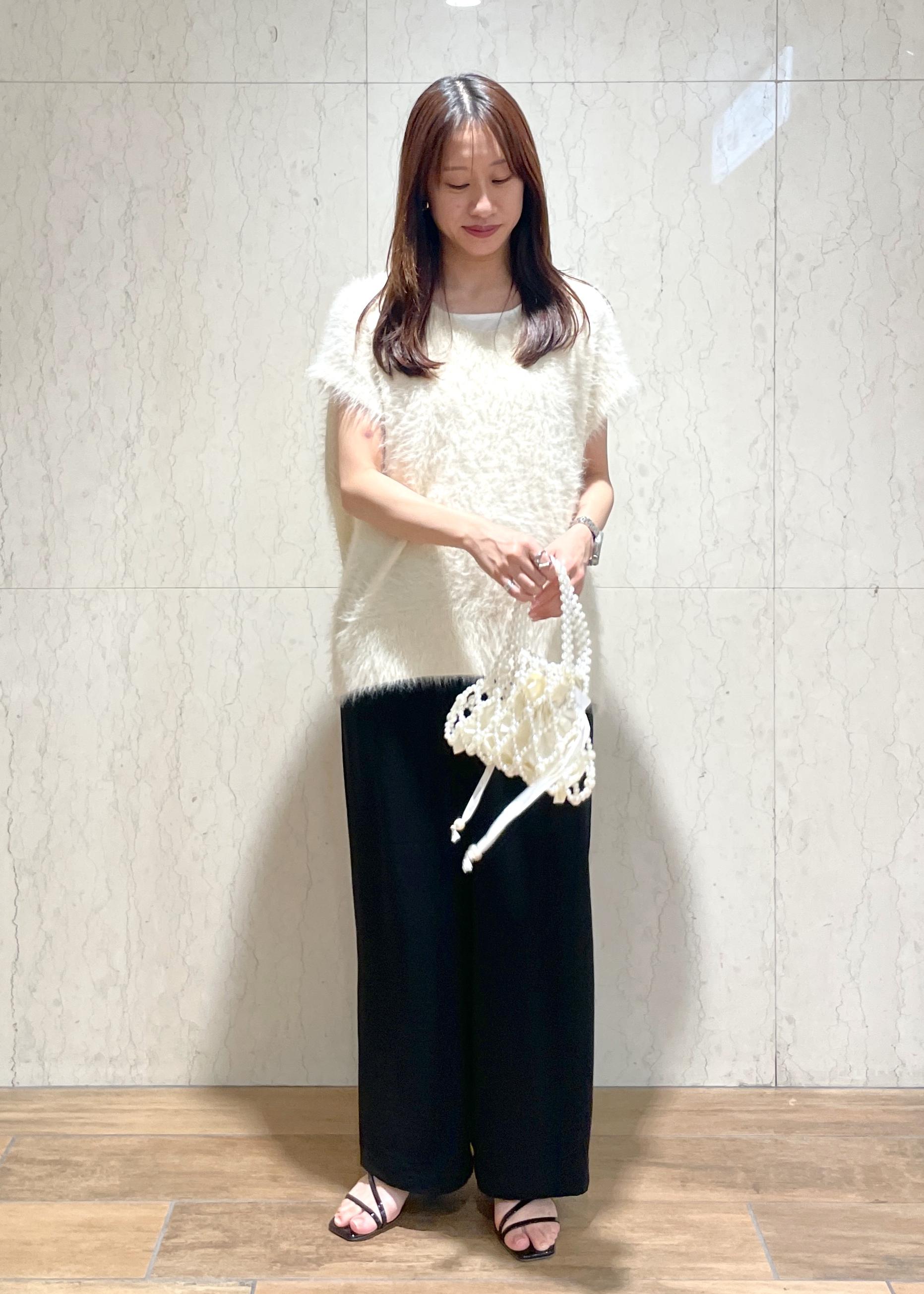ROPE' PICNICのシャギーニットベストを使ったコーディネートを紹介します。｜Rakuten Fashion(楽天ファッション／旧楽天ブランドアベニュー)6117164