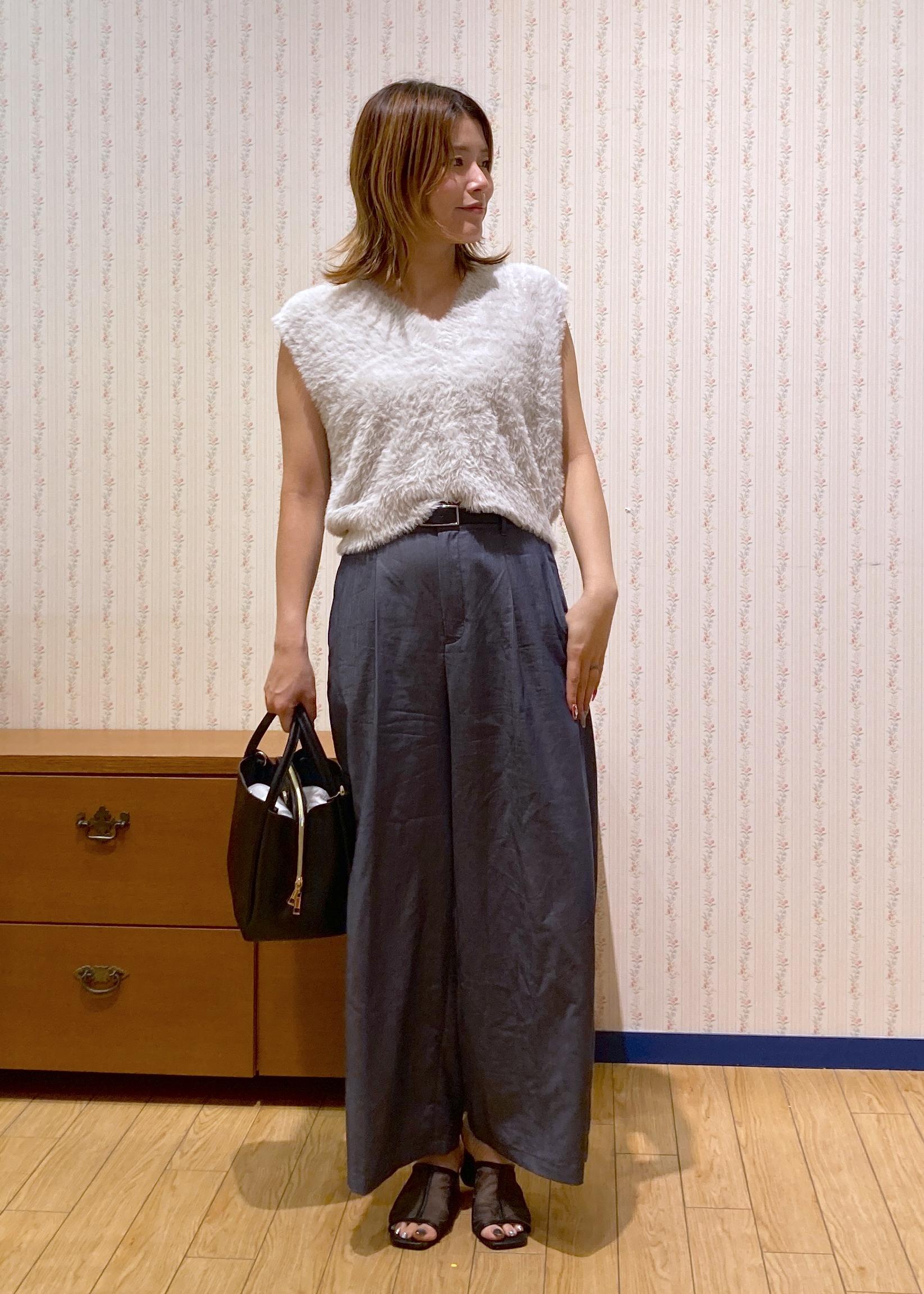 ROPE' PICNICのショートフェザーニットベストを使ったコーディネートを紹介します。｜Rakuten Fashion(楽天ファッション／旧楽天ブランドアベニュー)6117186