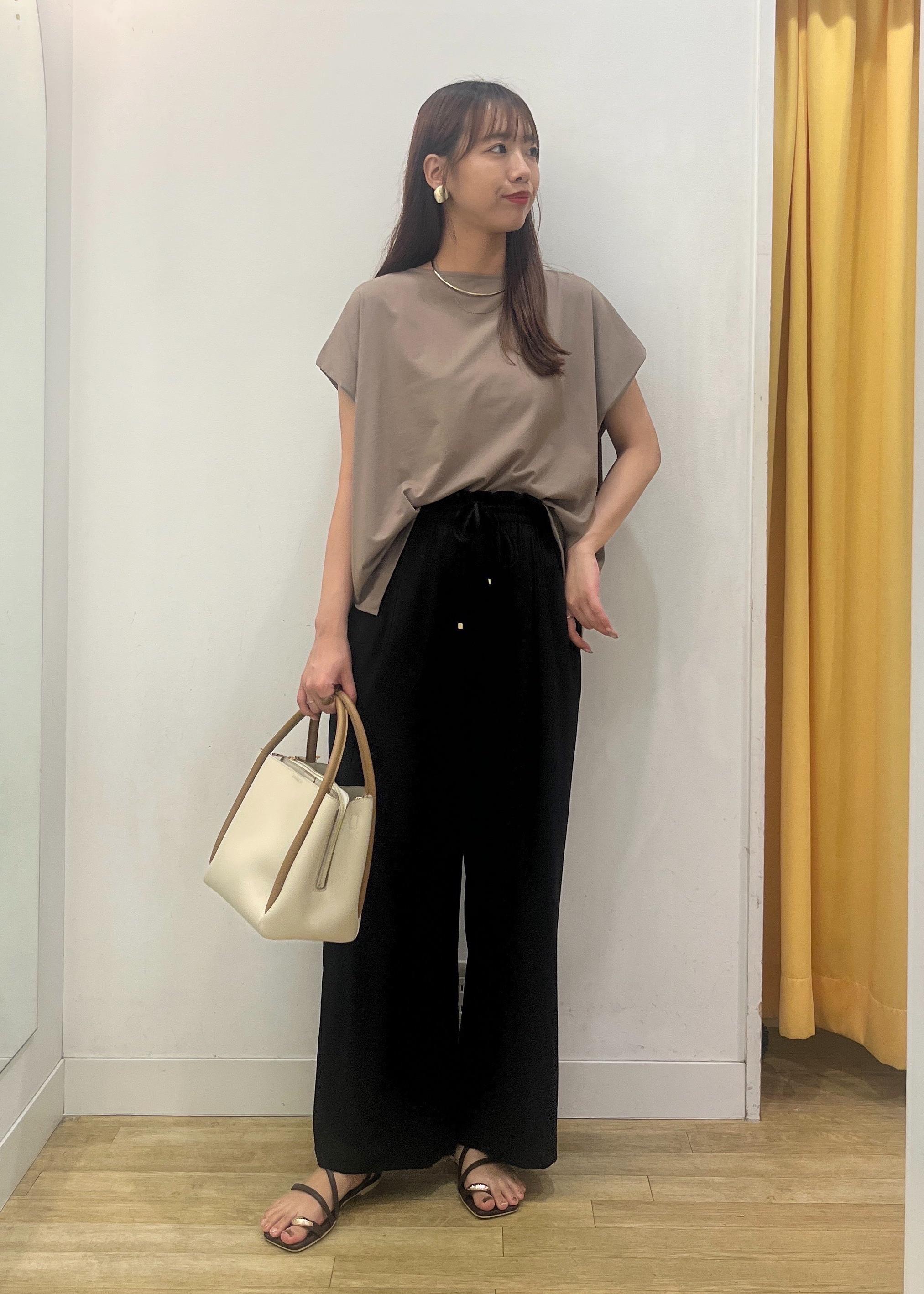 ROPE' PICNICのマルチファンクション二の腕すっきり見えカットトップスを使ったコーディネートを紹介します。｜Rakuten Fashion(楽天ファッション／旧楽天ブランドアベニュー)6117201