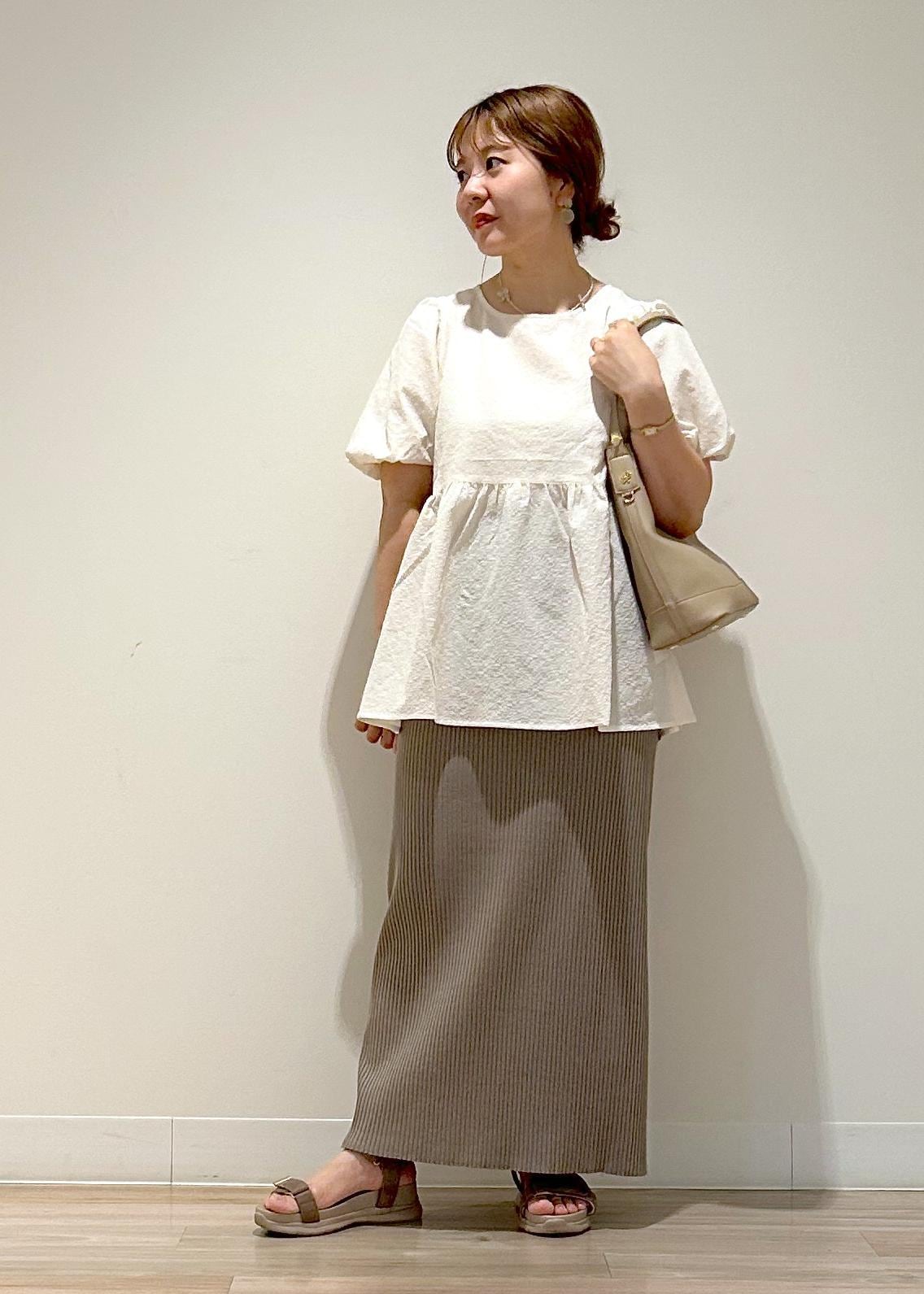 ROPE' PICNICのバルーンペプラムブラウスを使ったコーディネートを紹介します。｜Rakuten Fashion(楽天ファッション／旧楽天ブランドアベニュー)6117217