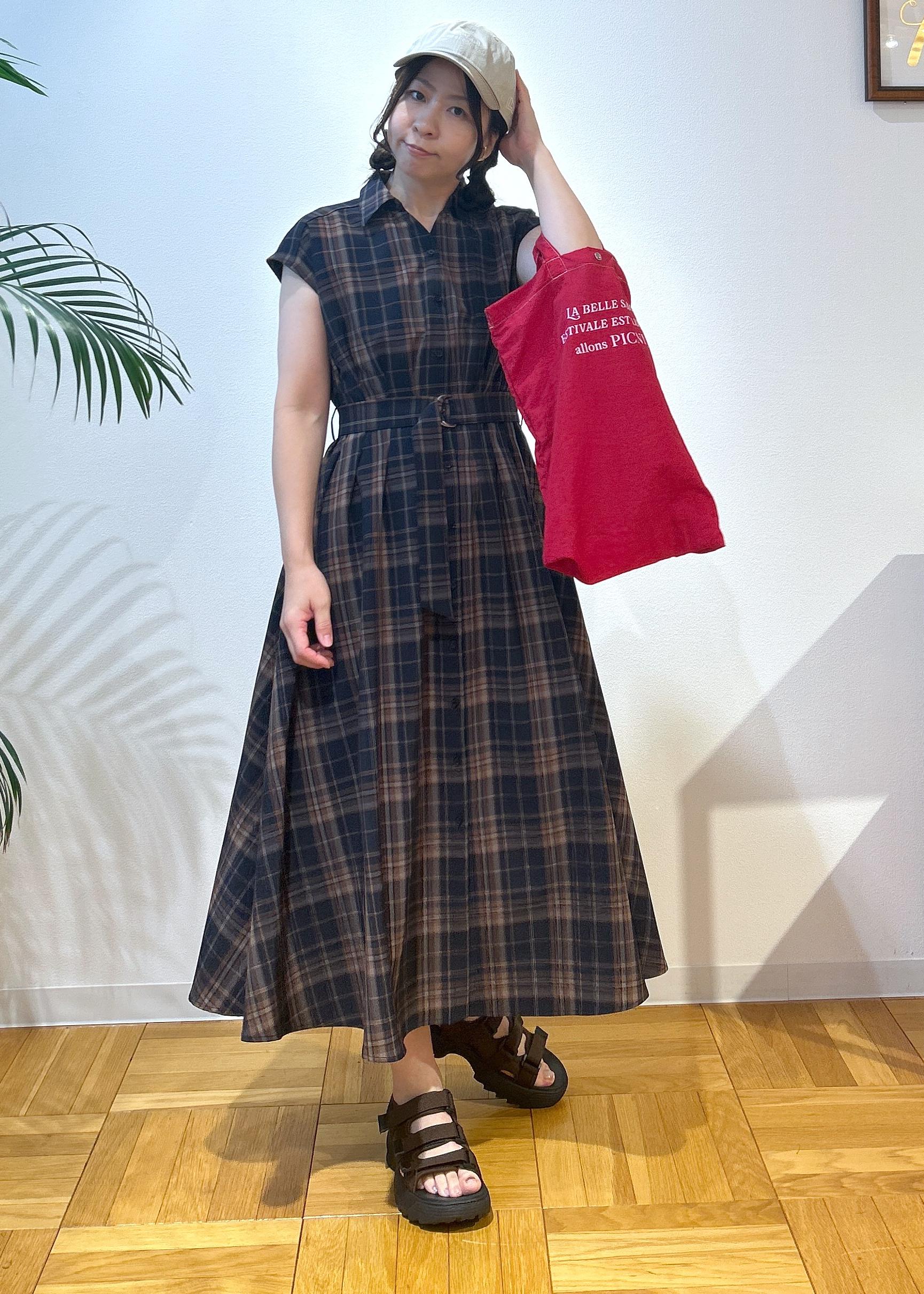 ROPE' PICNICのウエストタックチェックアソートワンピースを使ったコーディネートを紹介します。｜Rakuten Fashion(楽天ファッション／旧楽天ブランドアベニュー)6117228