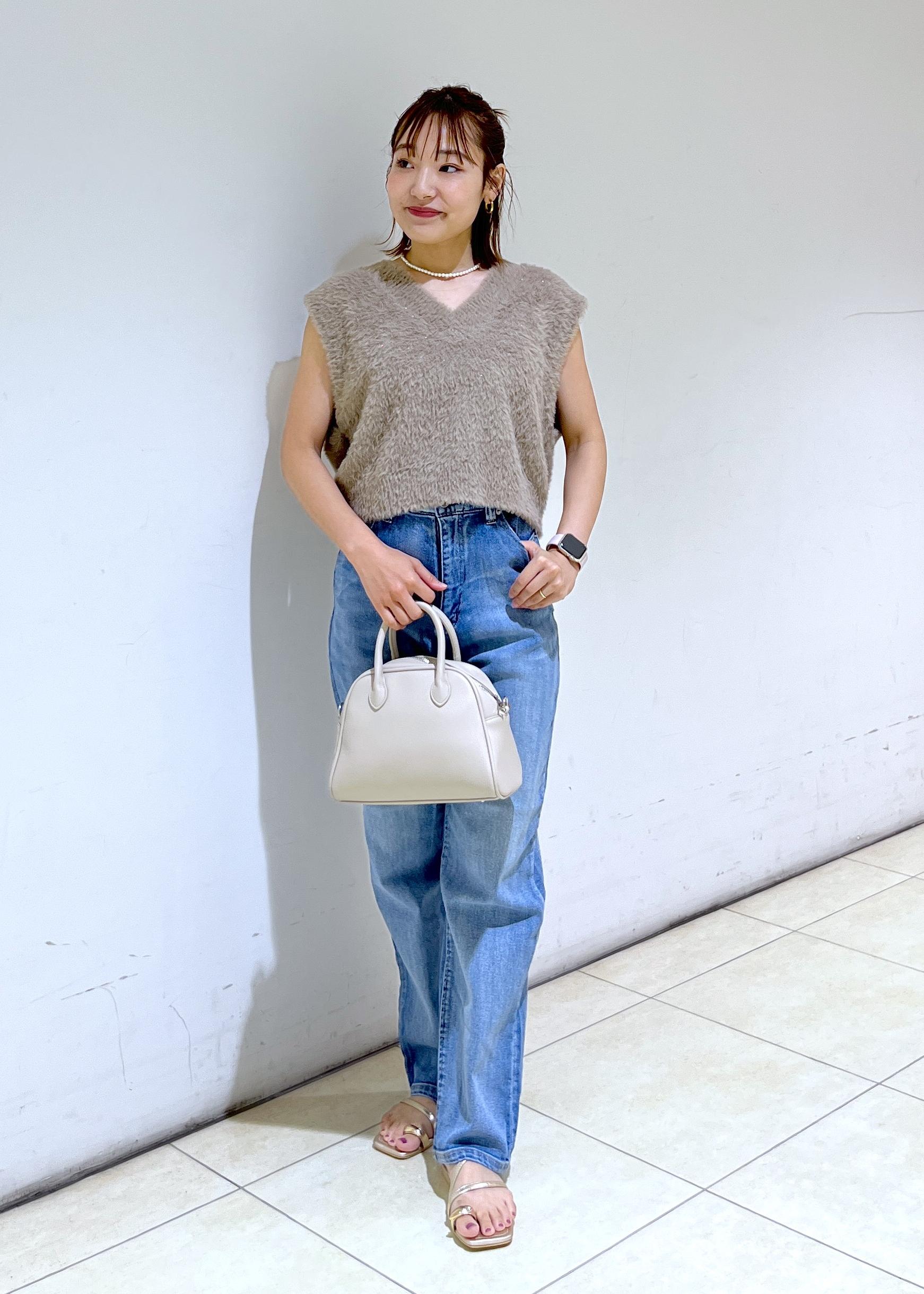 ROPE' PICNICのショートフェザーニットベストを使ったコーディネートを紹介します。｜Rakuten Fashion(楽天ファッション／旧楽天ブランドアベニュー)6117293