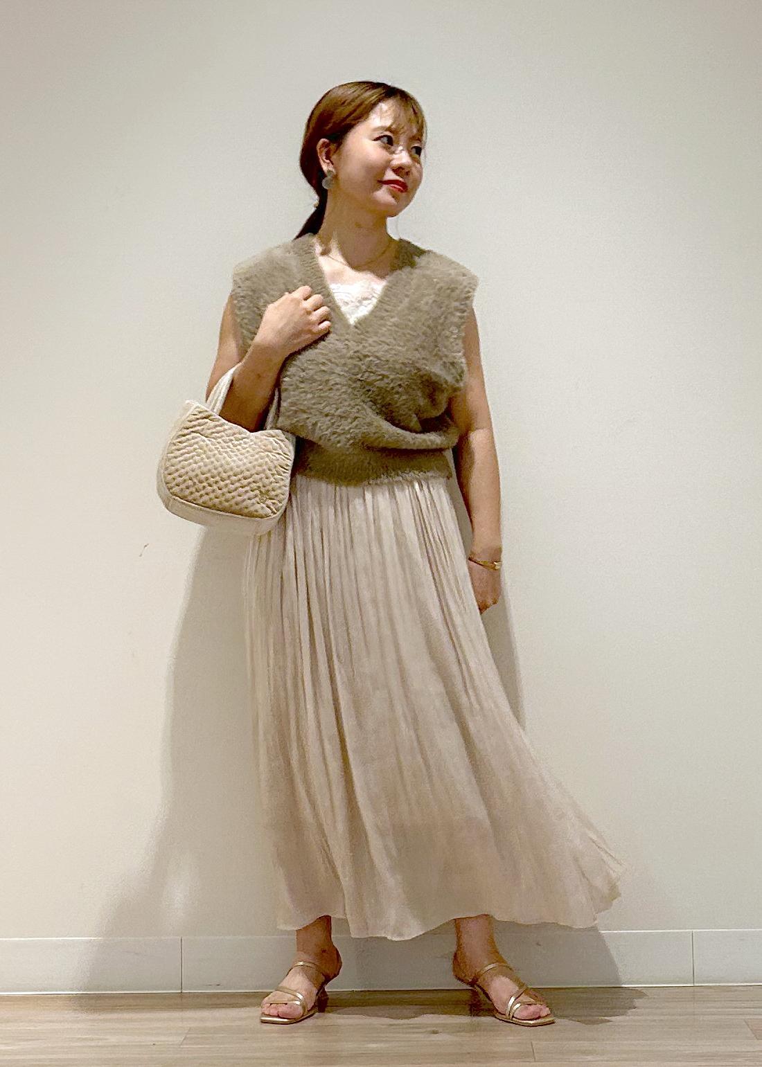 ROPE' PICNICのショートフェザーニットベストを使ったコーディネートを紹介します。｜Rakuten Fashion(楽天ファッション／旧楽天ブランドアベニュー)6117300