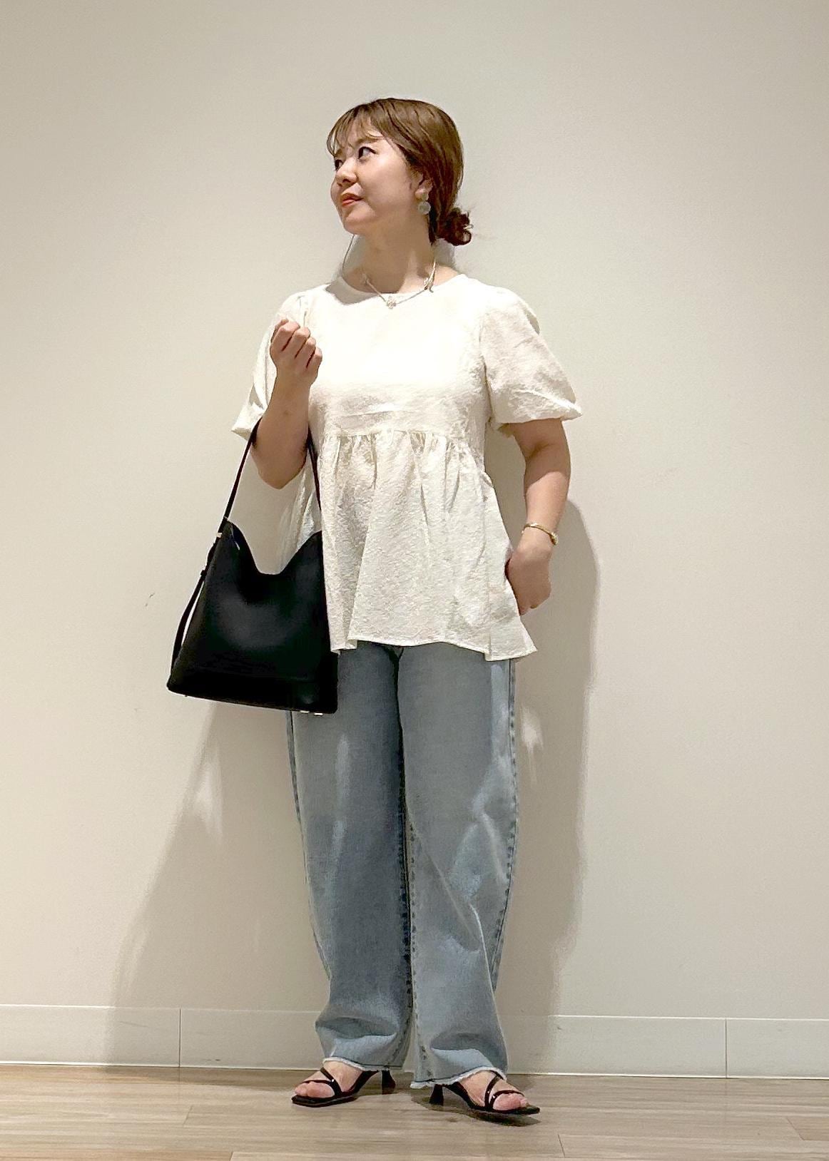 ROPE' PICNICのバルーンペプラムブラウスを使ったコーディネートを紹介します。｜Rakuten Fashion(楽天ファッション／旧楽天ブランドアベニュー)6117318