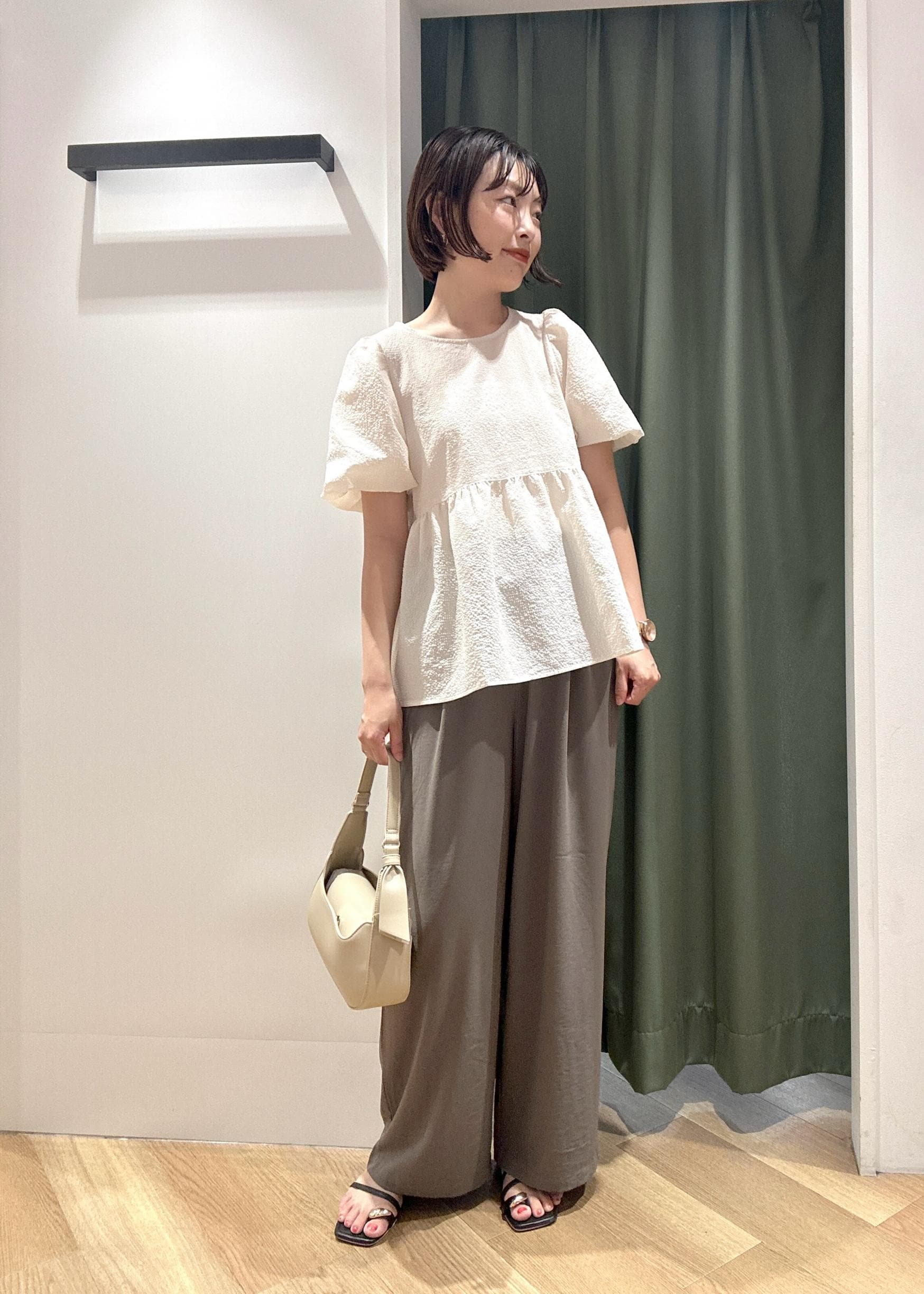 ROPE' PICNICのバルーンペプラムブラウスを使ったコーディネートを紹介します。｜Rakuten Fashion(楽天ファッション／旧楽天ブランドアベニュー)6117431