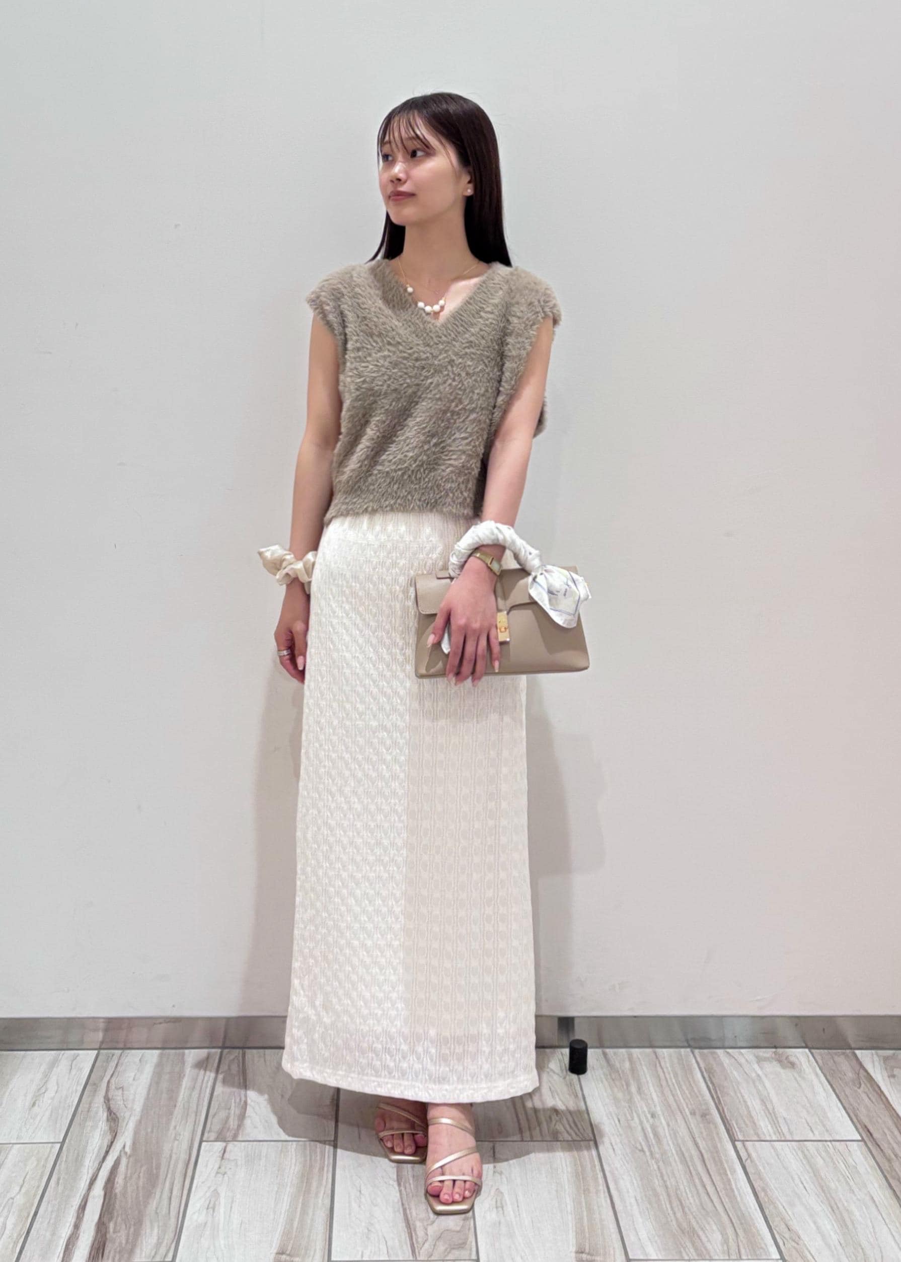 ROPE' PICNICのショートフェザーニットベストを使ったコーディネートを紹介します。｜Rakuten Fashion(楽天ファッション／旧楽天ブランドアベニュー)6117347