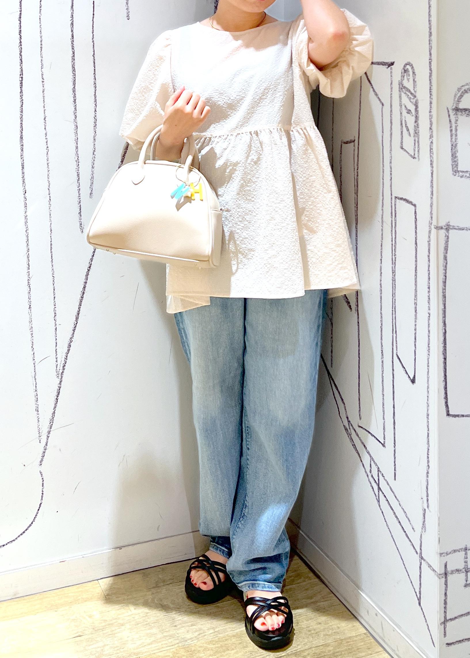 ROPE' PICNICのバルーンペプラムブラウスを使ったコーディネートを紹介します。｜Rakuten Fashion(楽天ファッション／旧楽天ブランドアベニュー)6117366