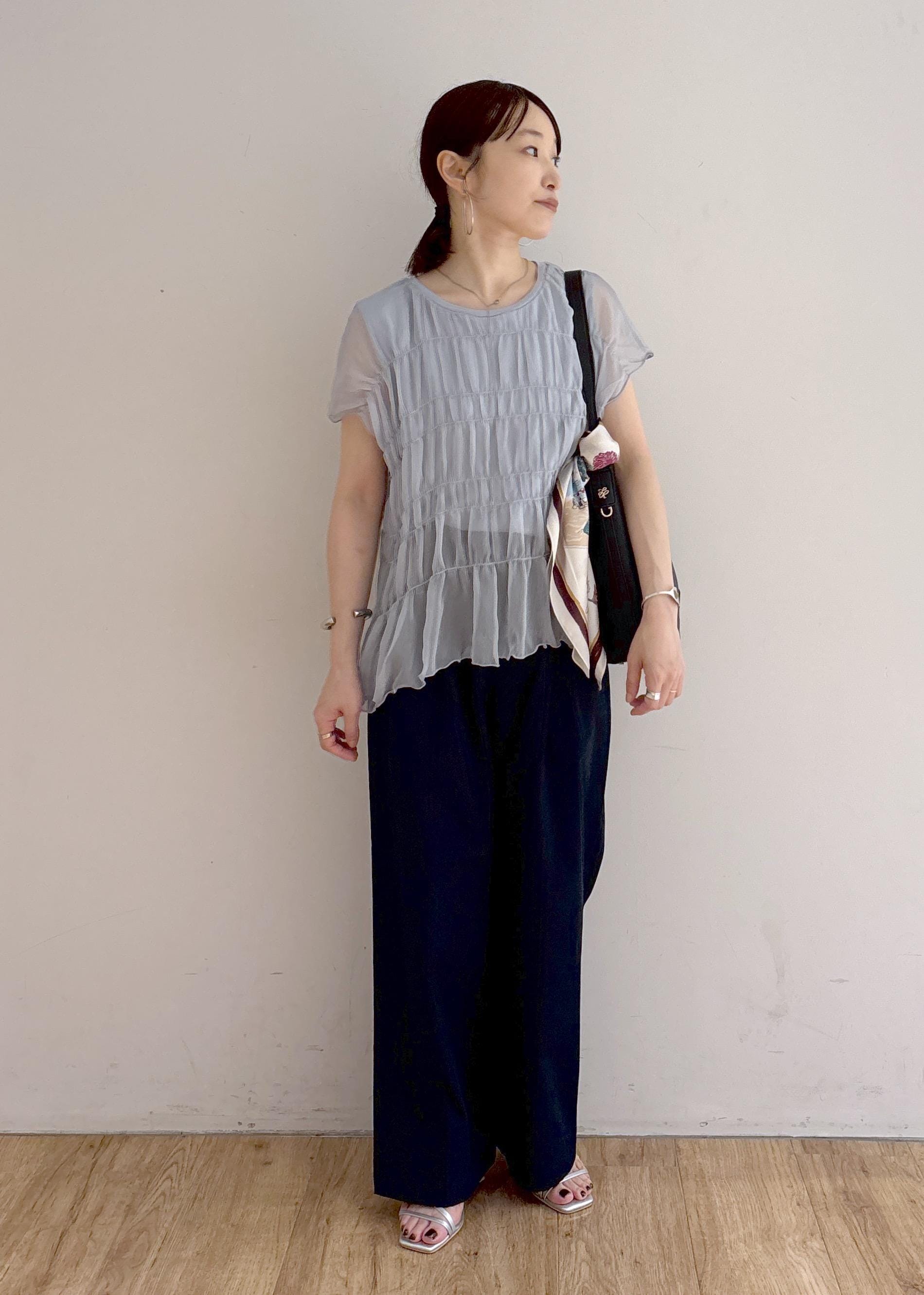 ROPE' PICNICの楊柳シャーリングシアートップスを使ったコーディネートを紹介します。｜Rakuten Fashion(楽天ファッション／旧楽天ブランドアベニュー)6117372