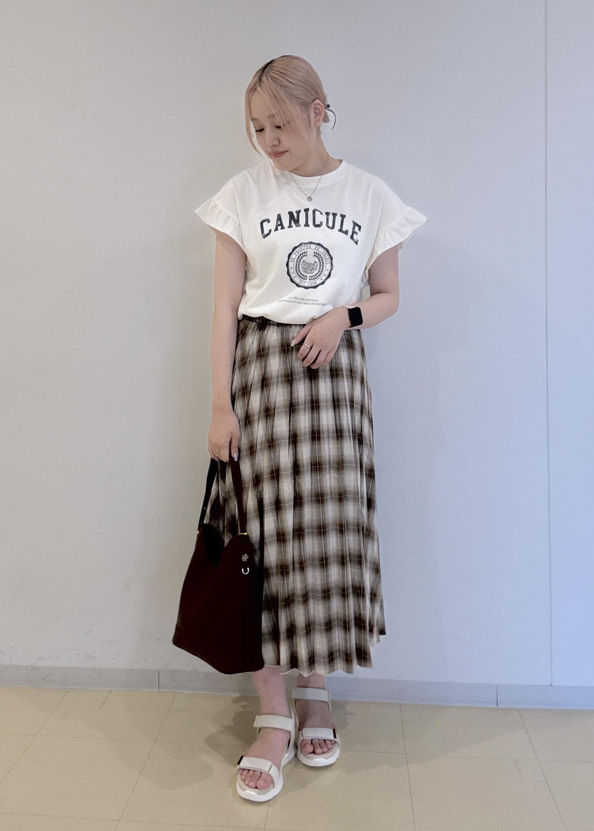 ROPE' PICNICの袖フリルカレッジロゴTシャツを使ったコーディネートを紹介します。｜Rakuten Fashion(楽天ファッション／旧楽天ブランドアベニュー)6117384