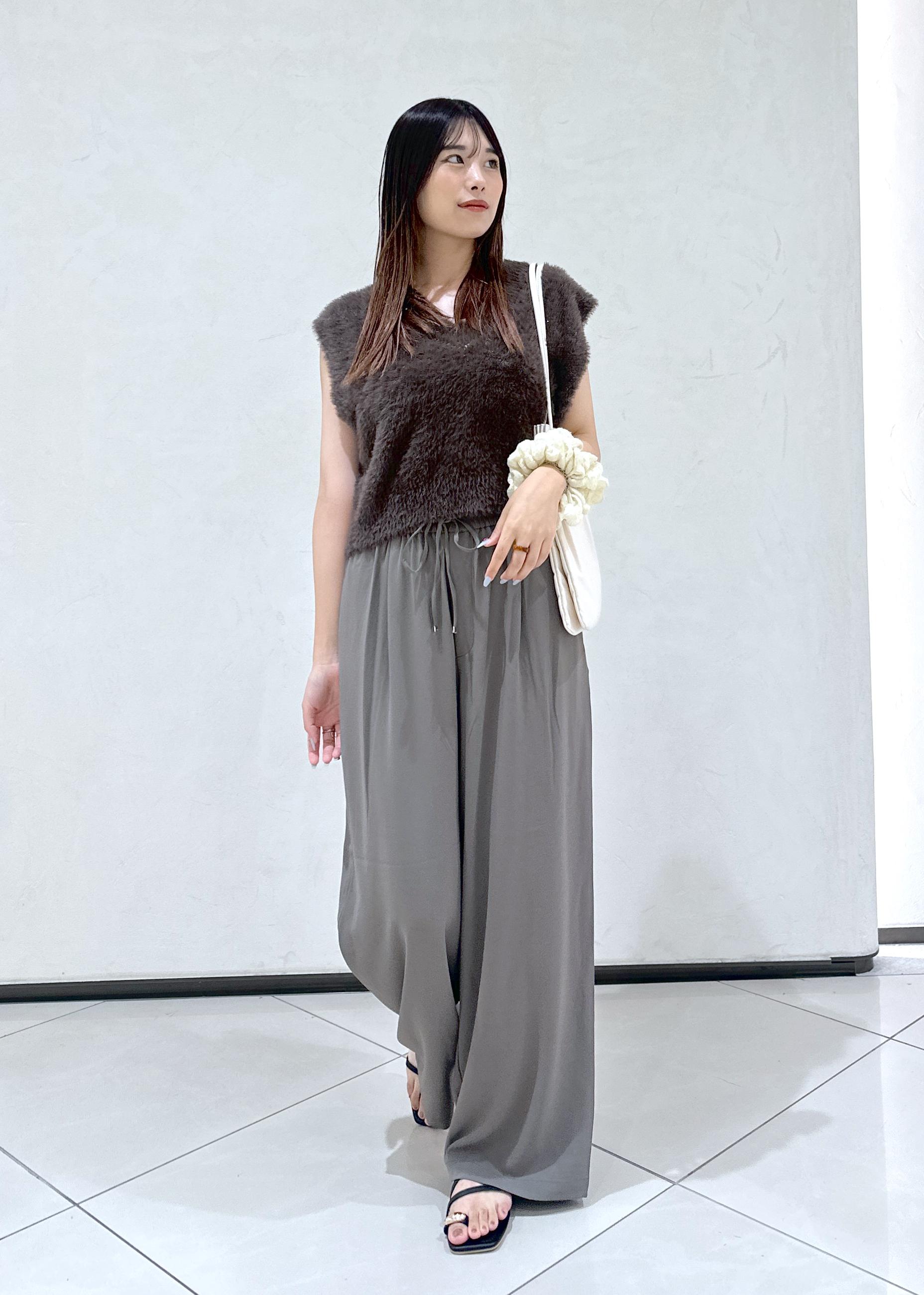 ROPE' PICNICのショートフェザーニットベストを使ったコーディネートを紹介します。｜Rakuten Fashion(楽天ファッション／旧楽天ブランドアベニュー)6117391